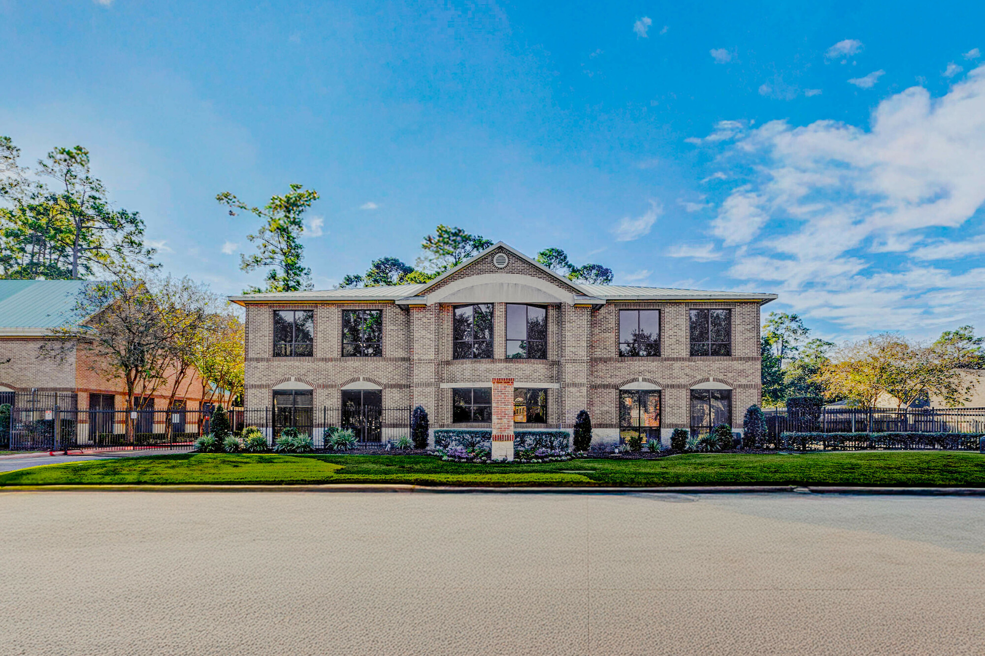 Move-In Ready Executive Office Suites | Cypress, TX | All-Inclusive Lease Options