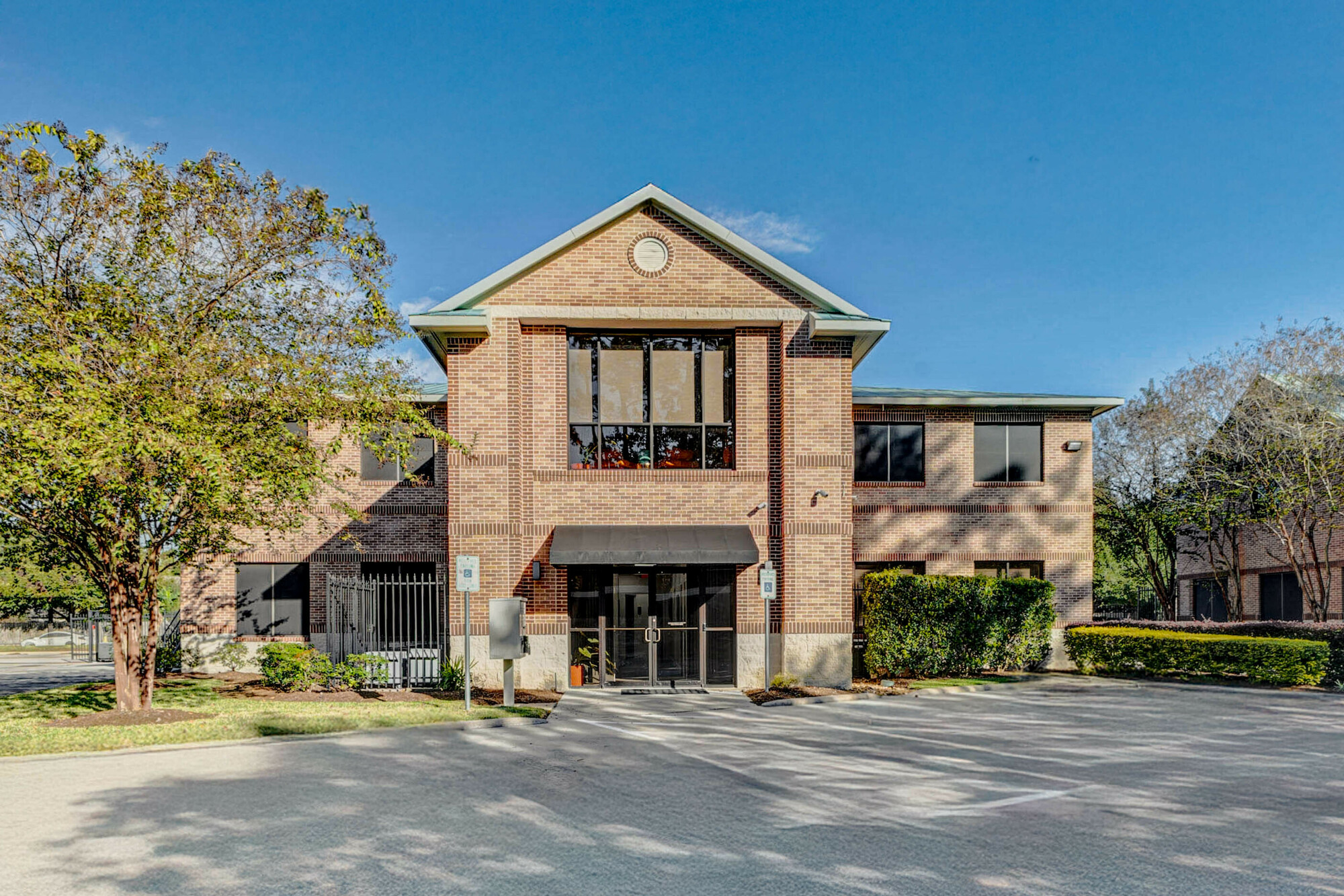 Move-In Ready Executive Office Suites | Cypress, TX | All-Inclusive Lease Options 3
