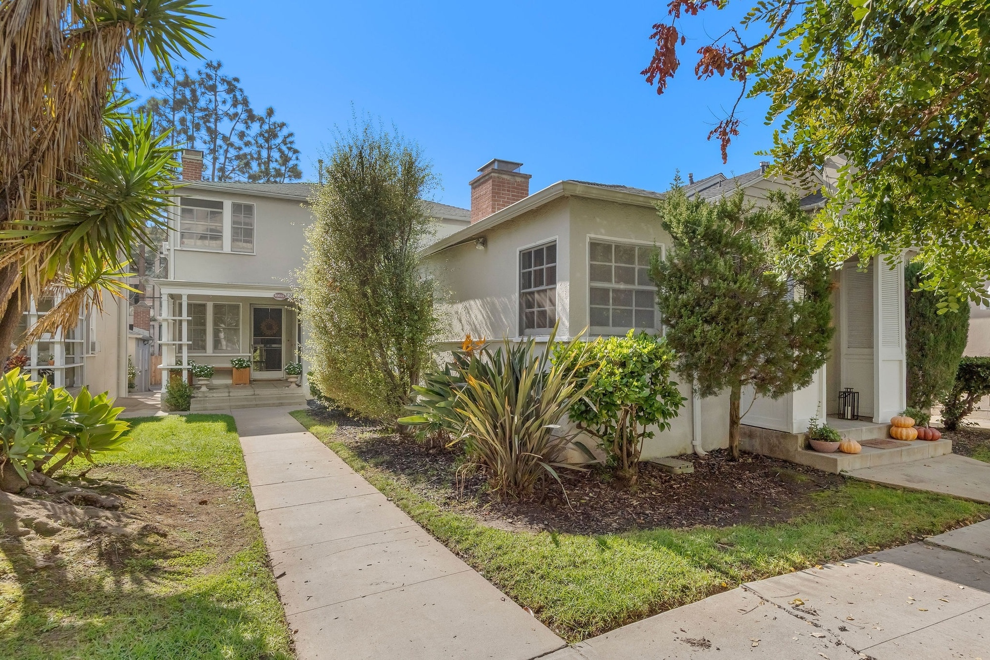 4-unit multifamily property at 10372 Ashton Ave, Los Angeles, CA