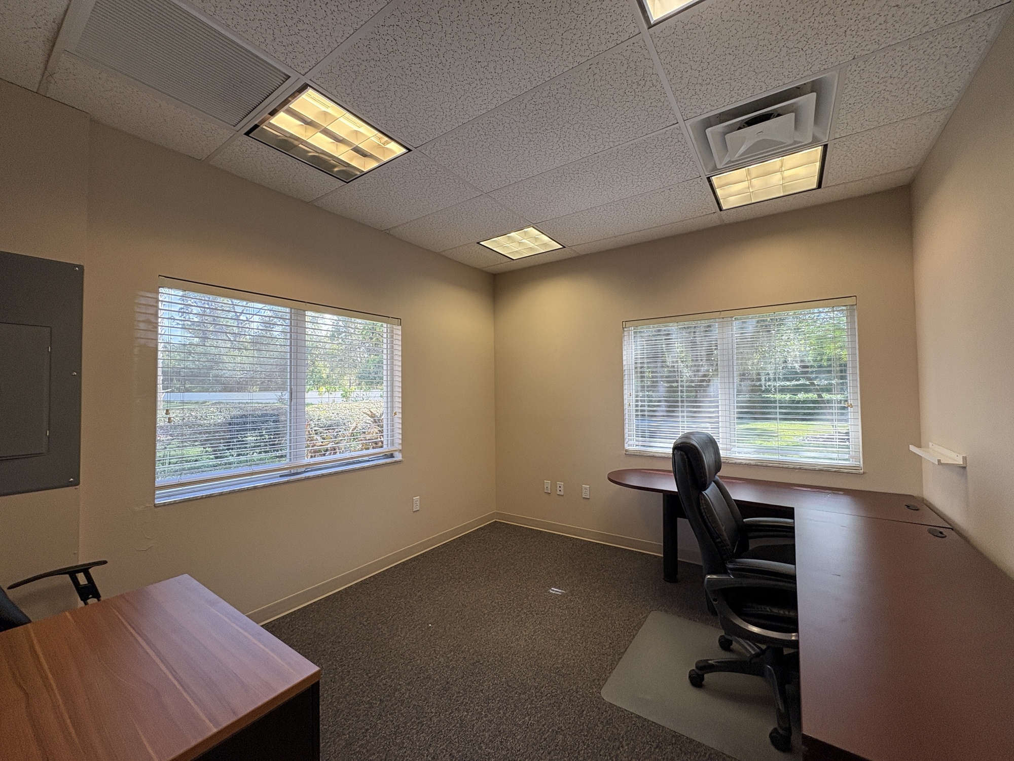 2946 University Pkwy. - photo 4 of 11