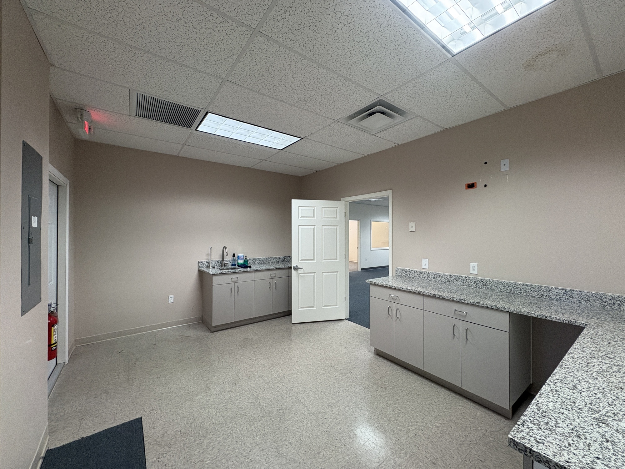 2946 University Pkwy. - photo 6 of 11