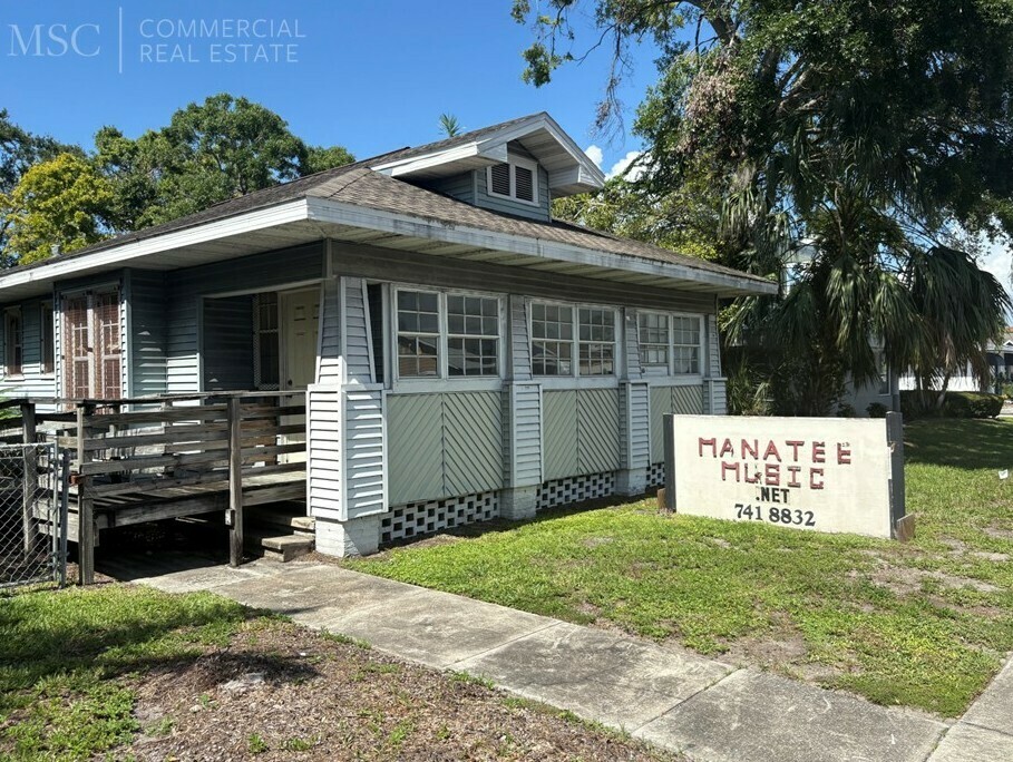 2710 Manatee Ave W, Bradenton, FL 34205