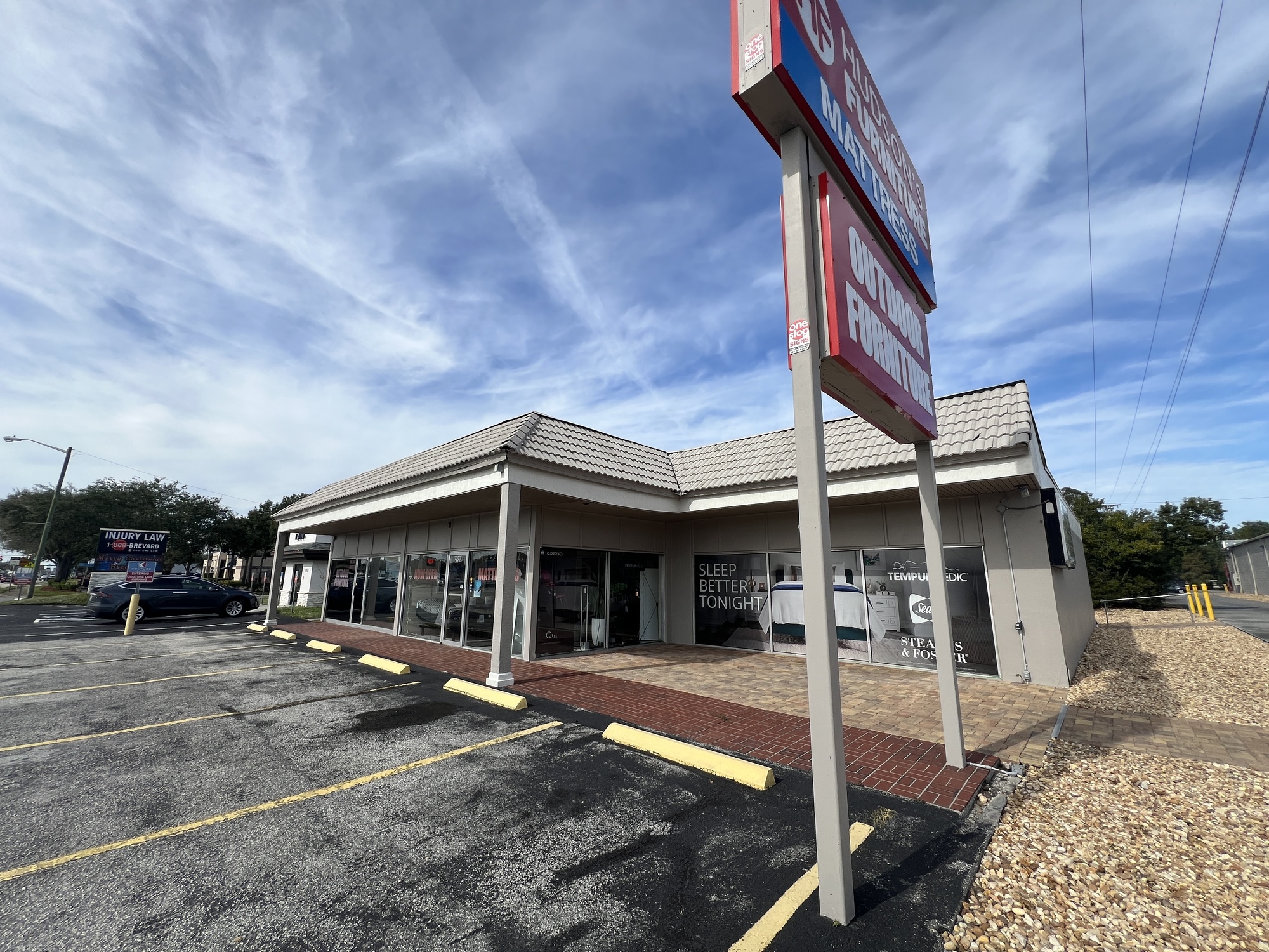 Freestanding Retail / Showroom Opportunity on US-192