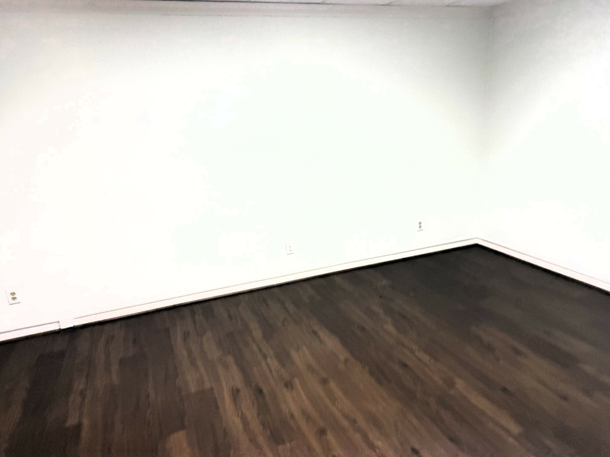 1090 SF Available Gross Lease 5