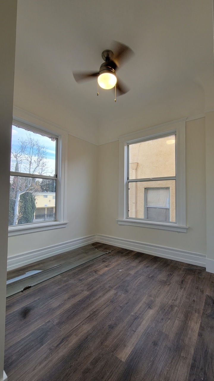 1304 W 17th Street thumbnail 10