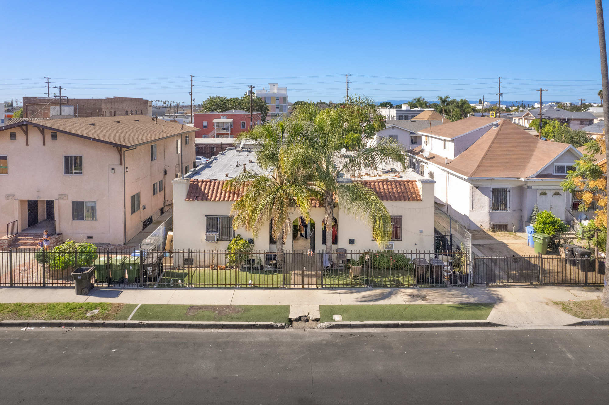 6-unit multifamily property at 4323 Woodlawn Ave, Los Angeles, CA