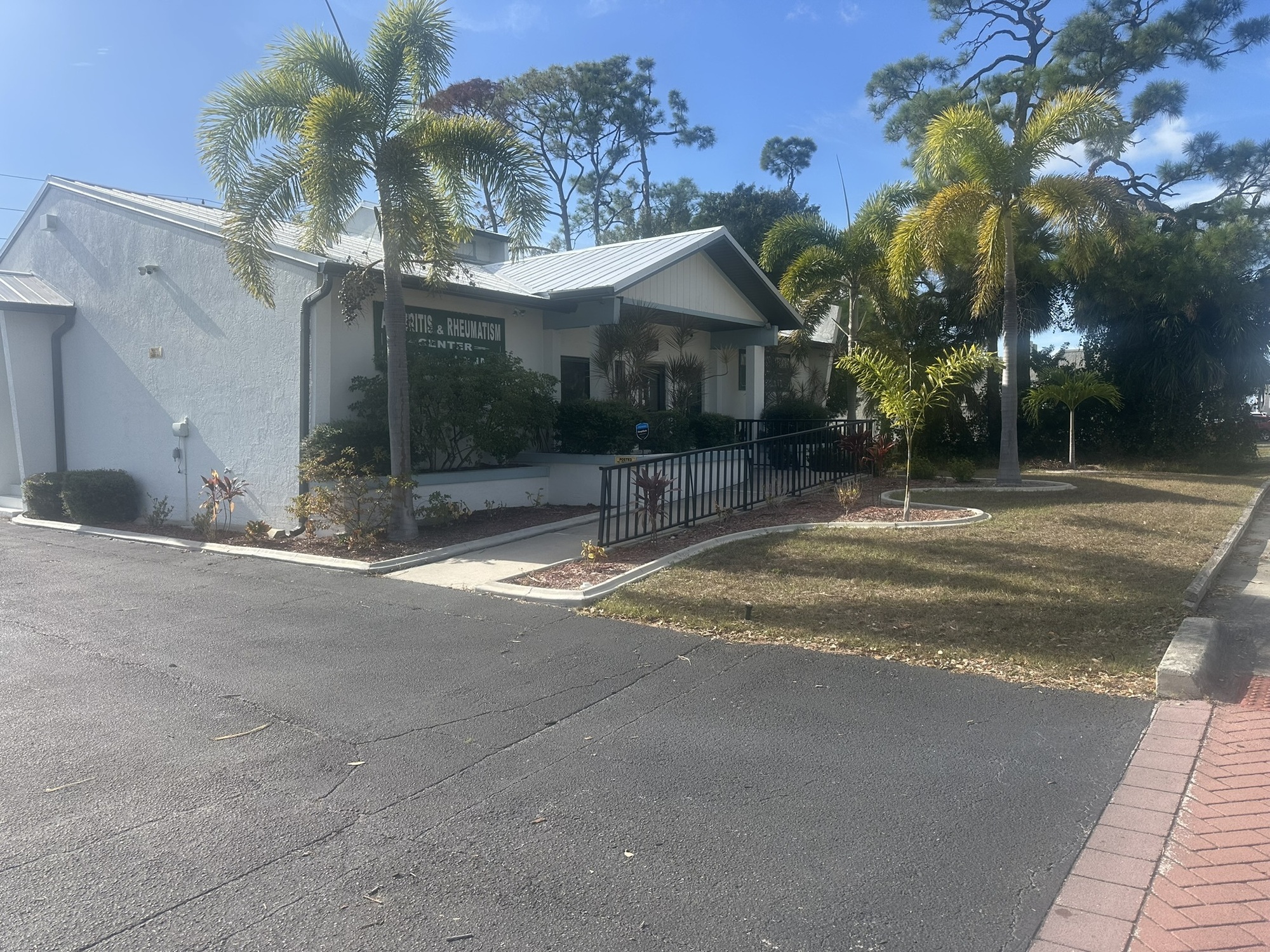 2841 Tamiami Trl - photo 4 of 74