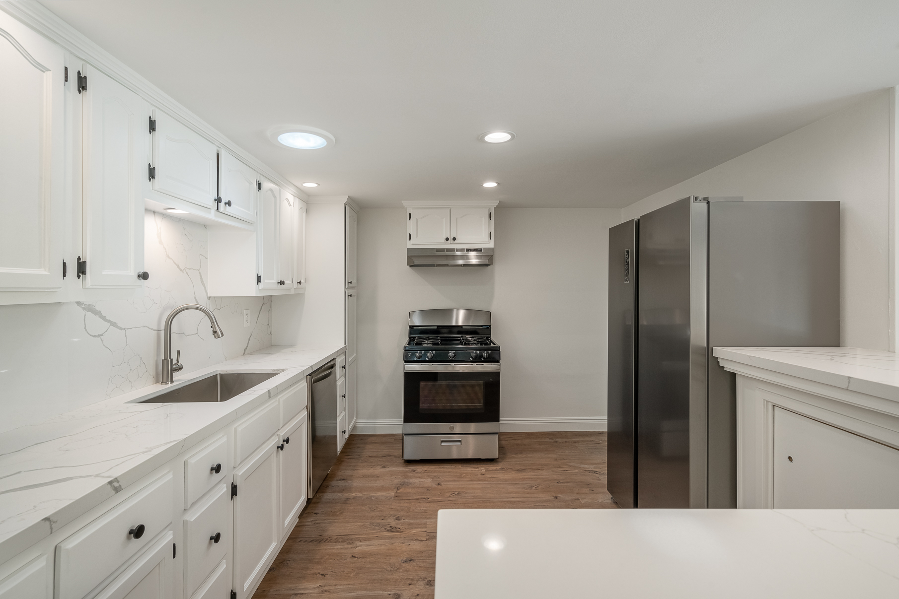 1228 S Dunsmuir Ave thumbnail 8