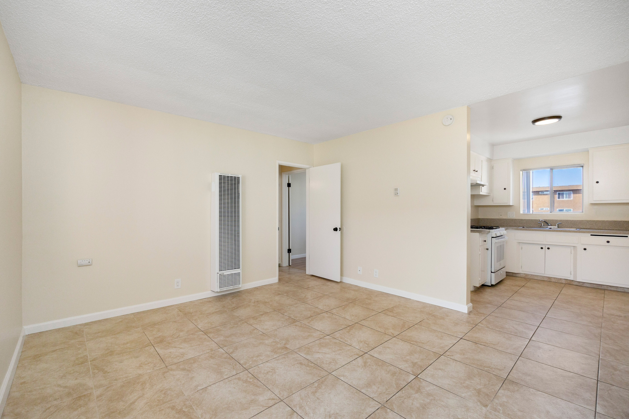 The Crest Apartments thumbnail 5