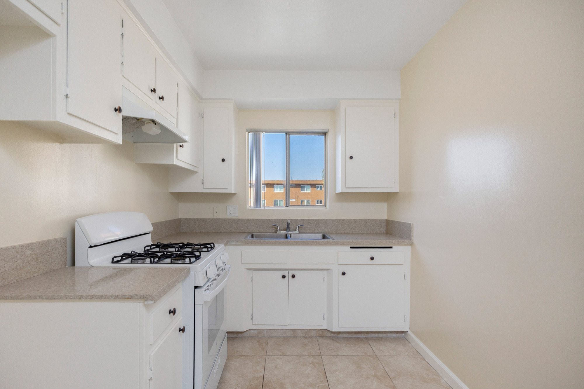The Crest Apartments thumbnail 6