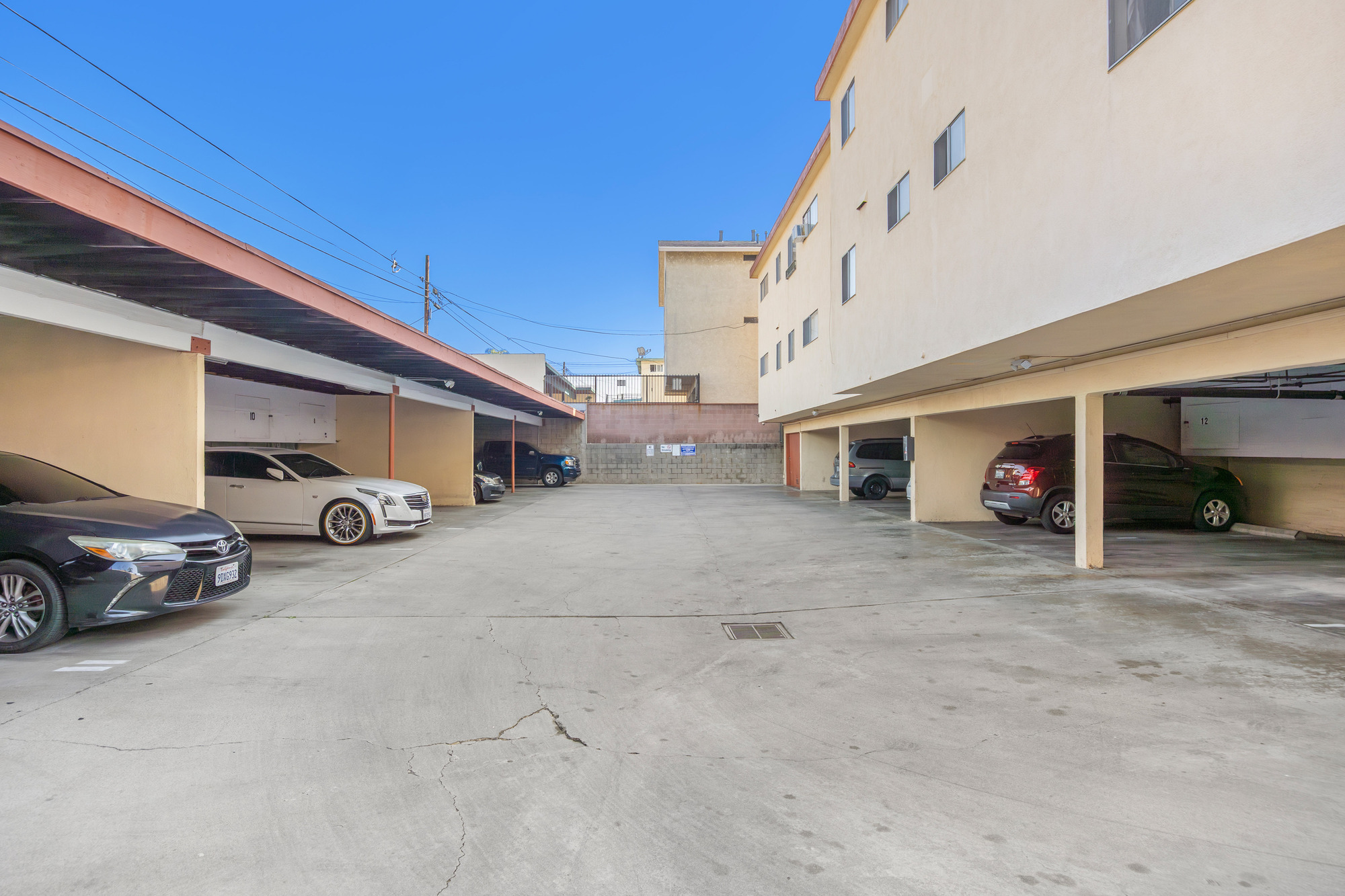 The Crest Apartments thumbnail 11
