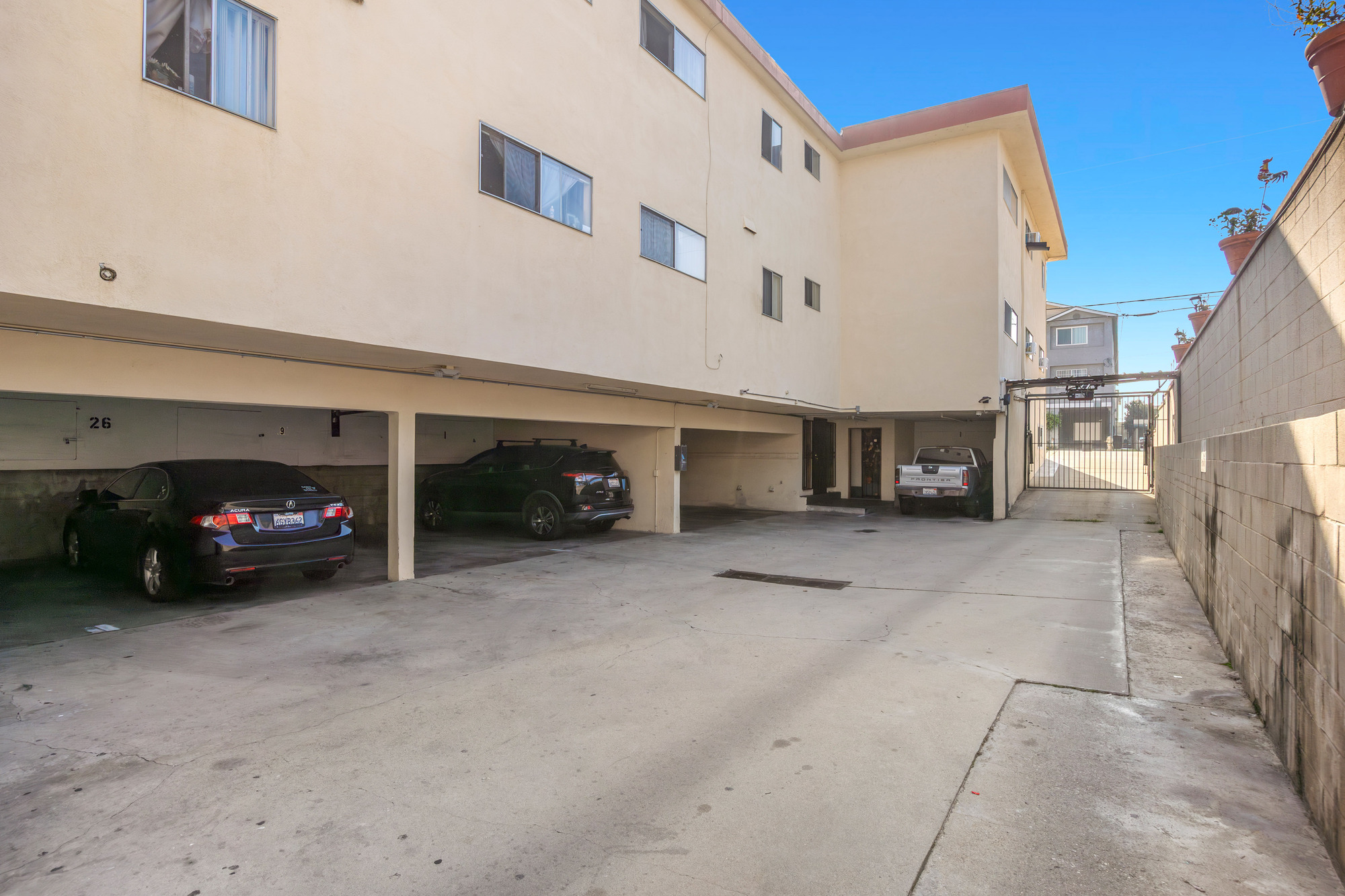 The Crest Apartments thumbnail 12