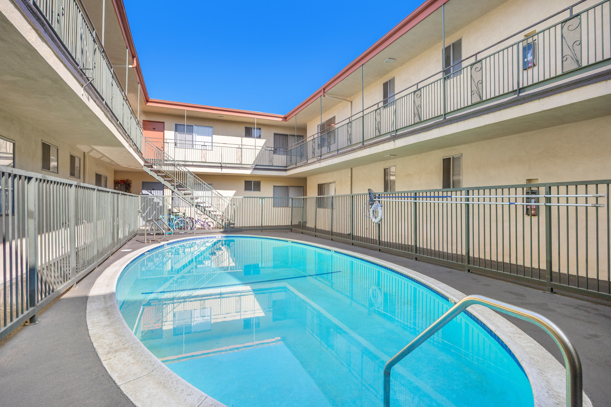 The Crest Apartments thumbnail 13