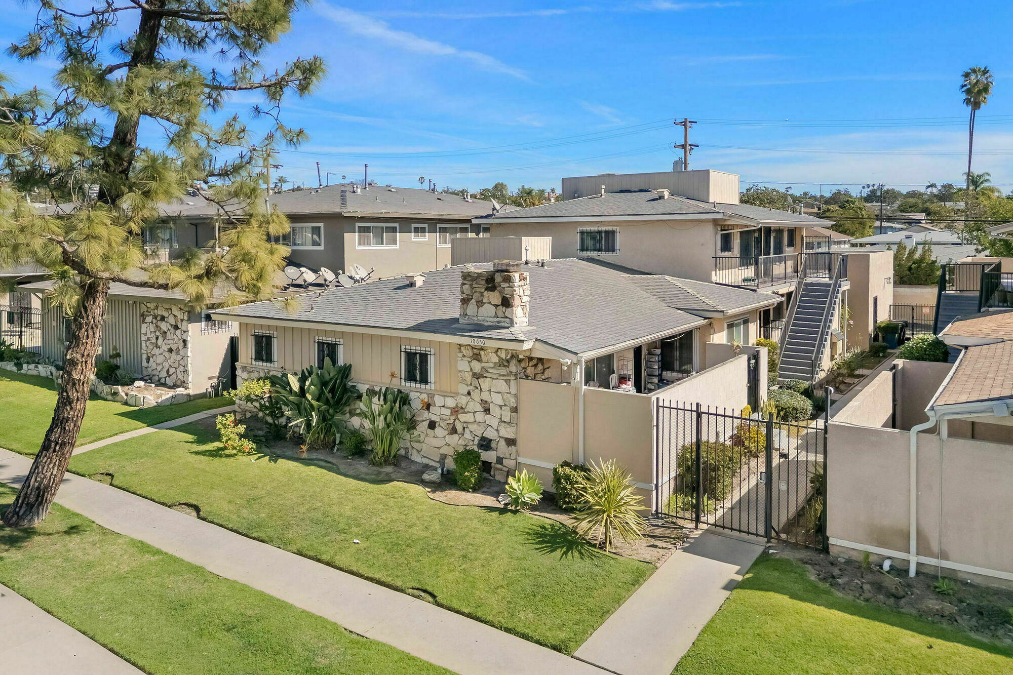 10634 Crenshaw Blvd thumbnail 12