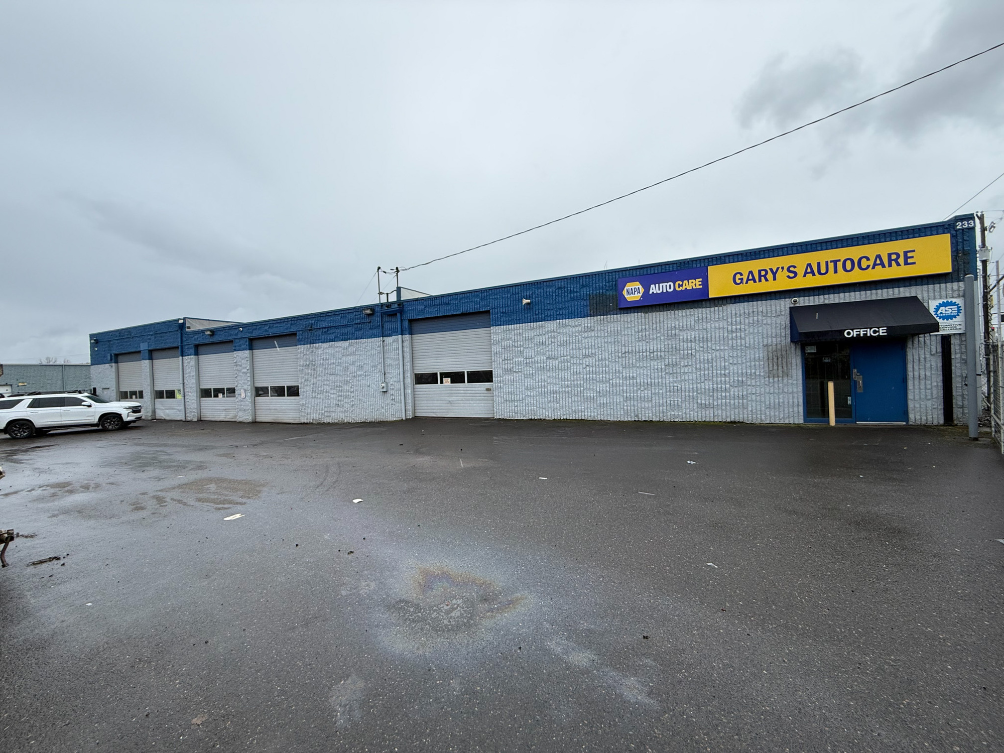 233 NE Columbia Blvd