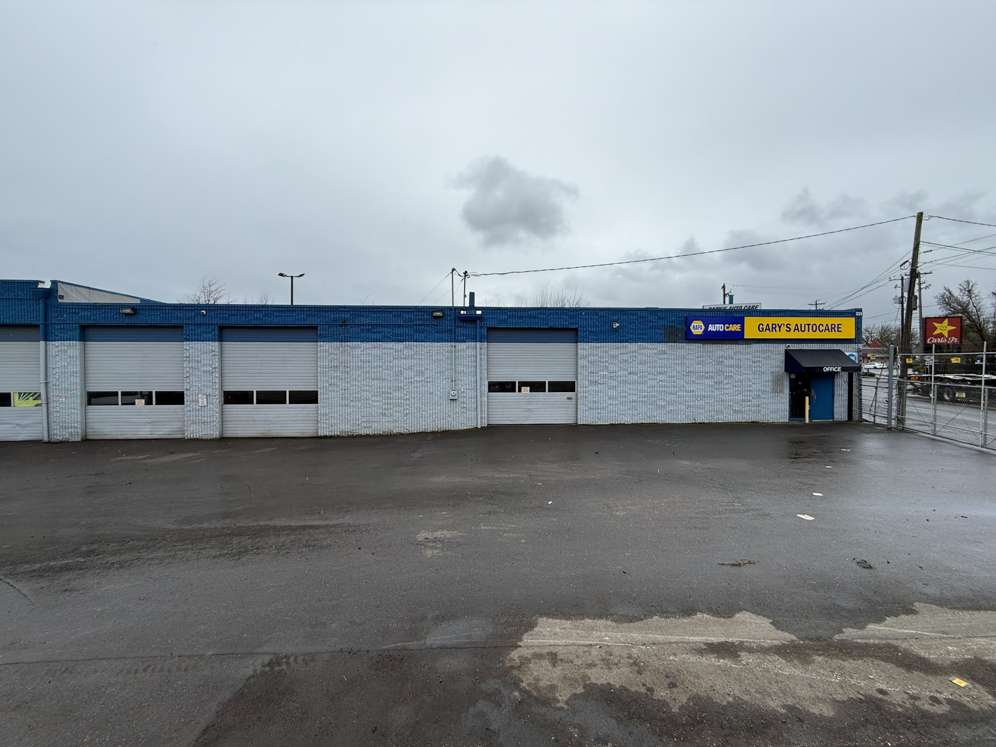 233 NE Columbia Blvd