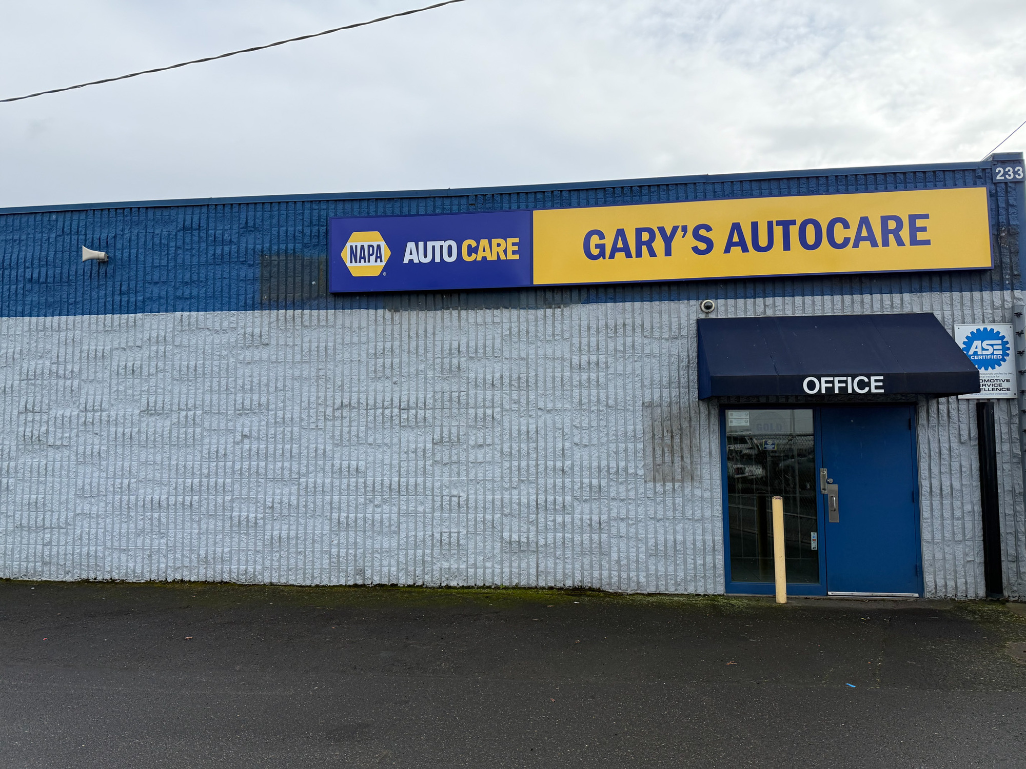 233 NE Columbia Blvd