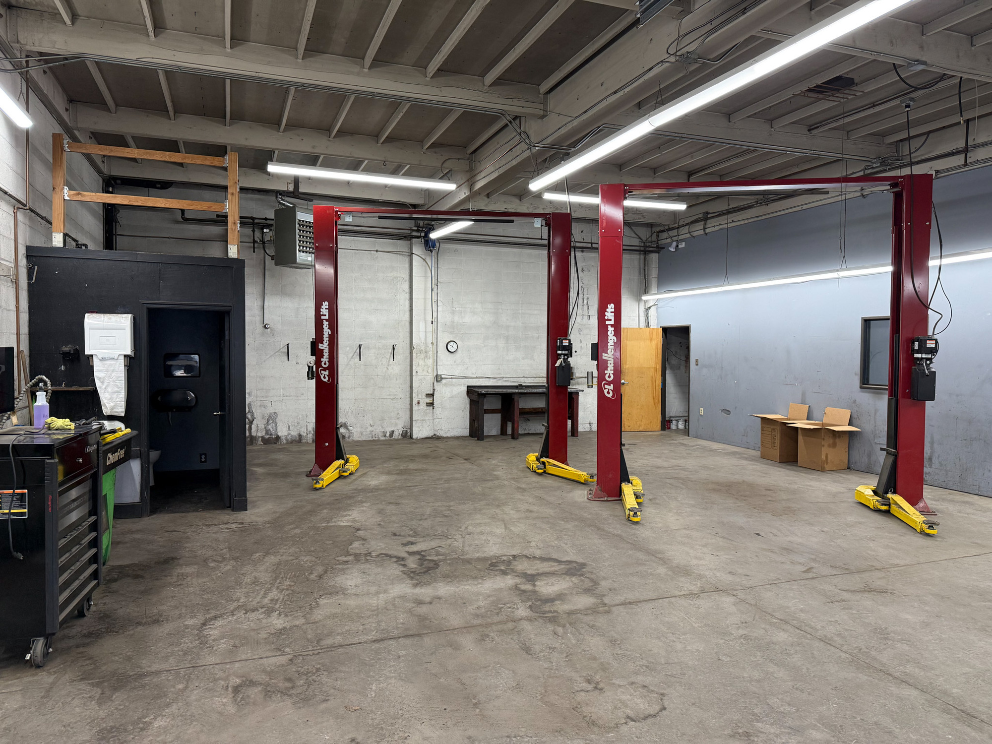 233 NE Columbia Blvd