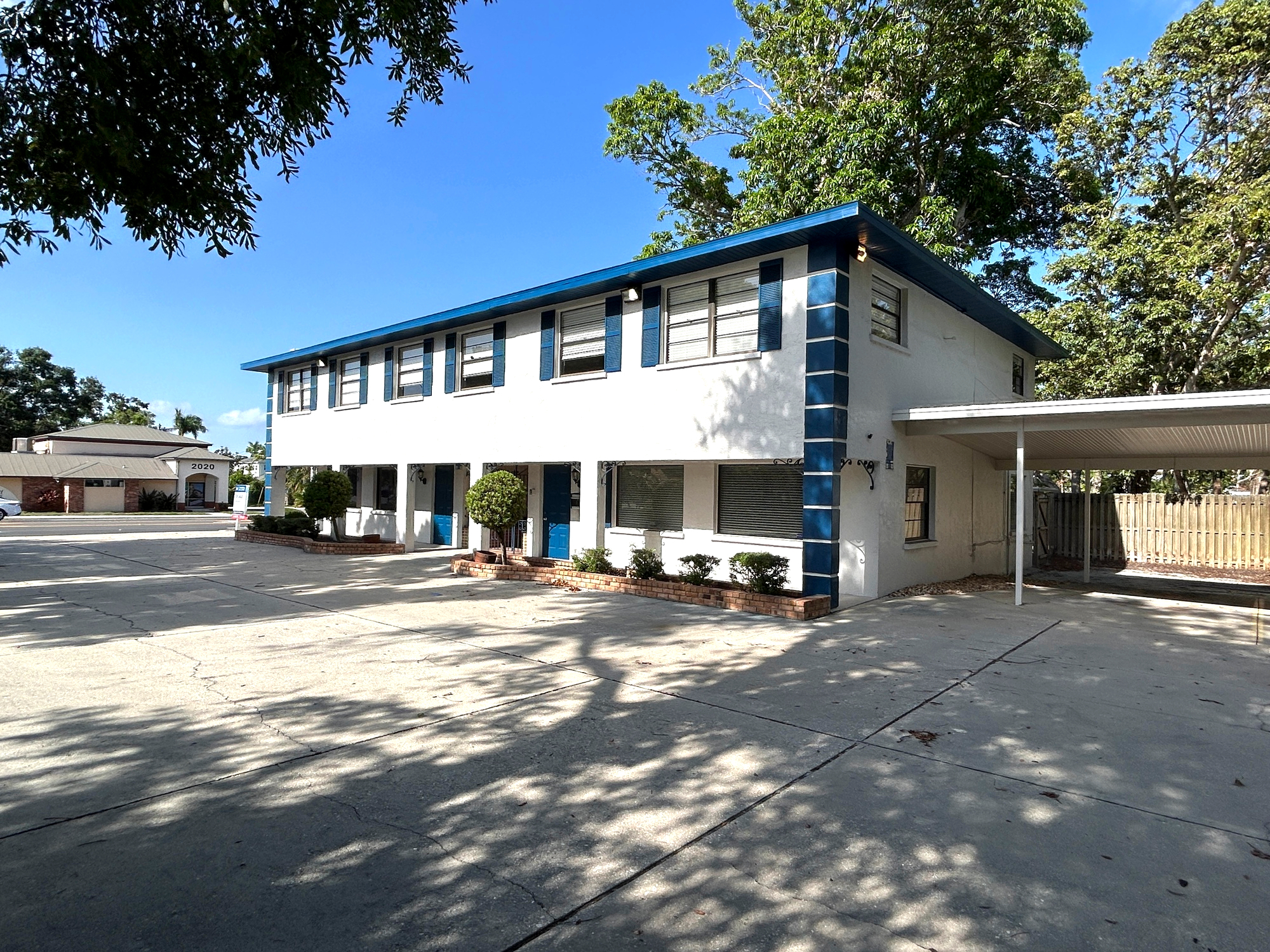 2027 Manatee Ave W - photo 2 of 10