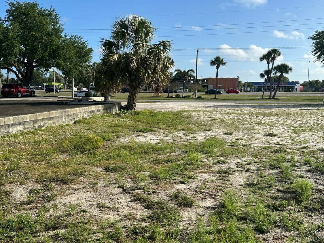 3601 Tamiami Trail - photo 3 of 15