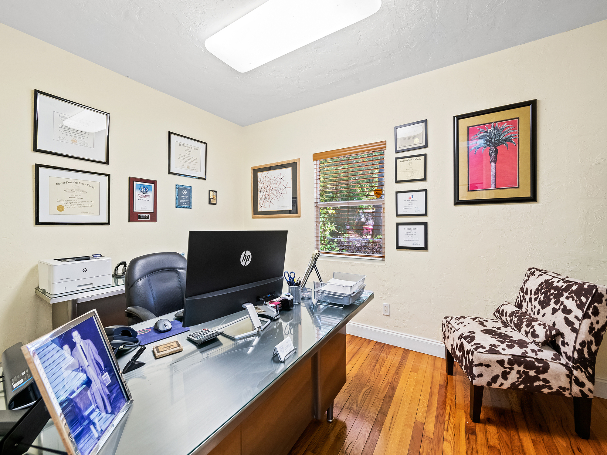 Freestanding Professional Building — photo 7