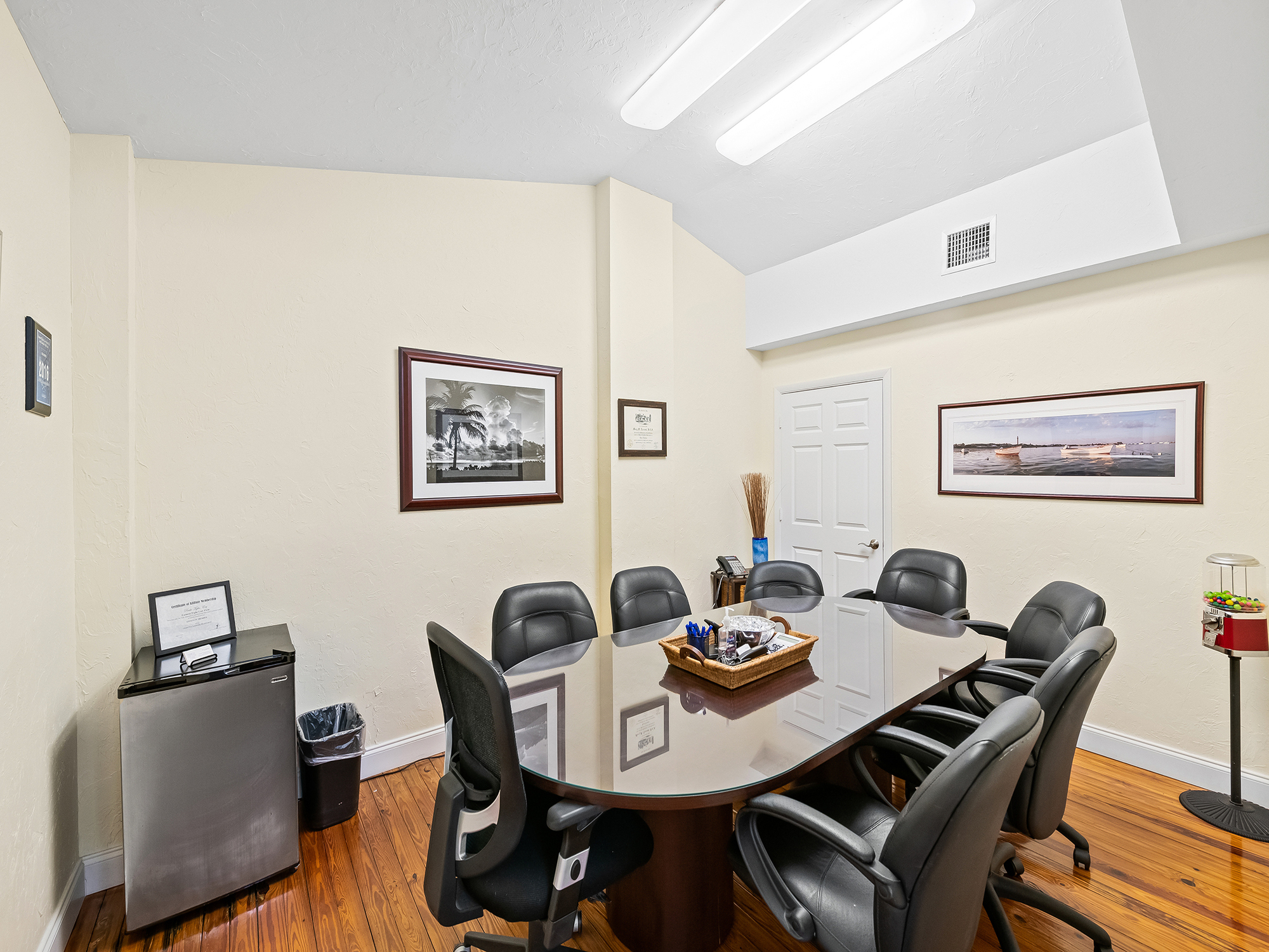 Freestanding Professional Building — photo 8