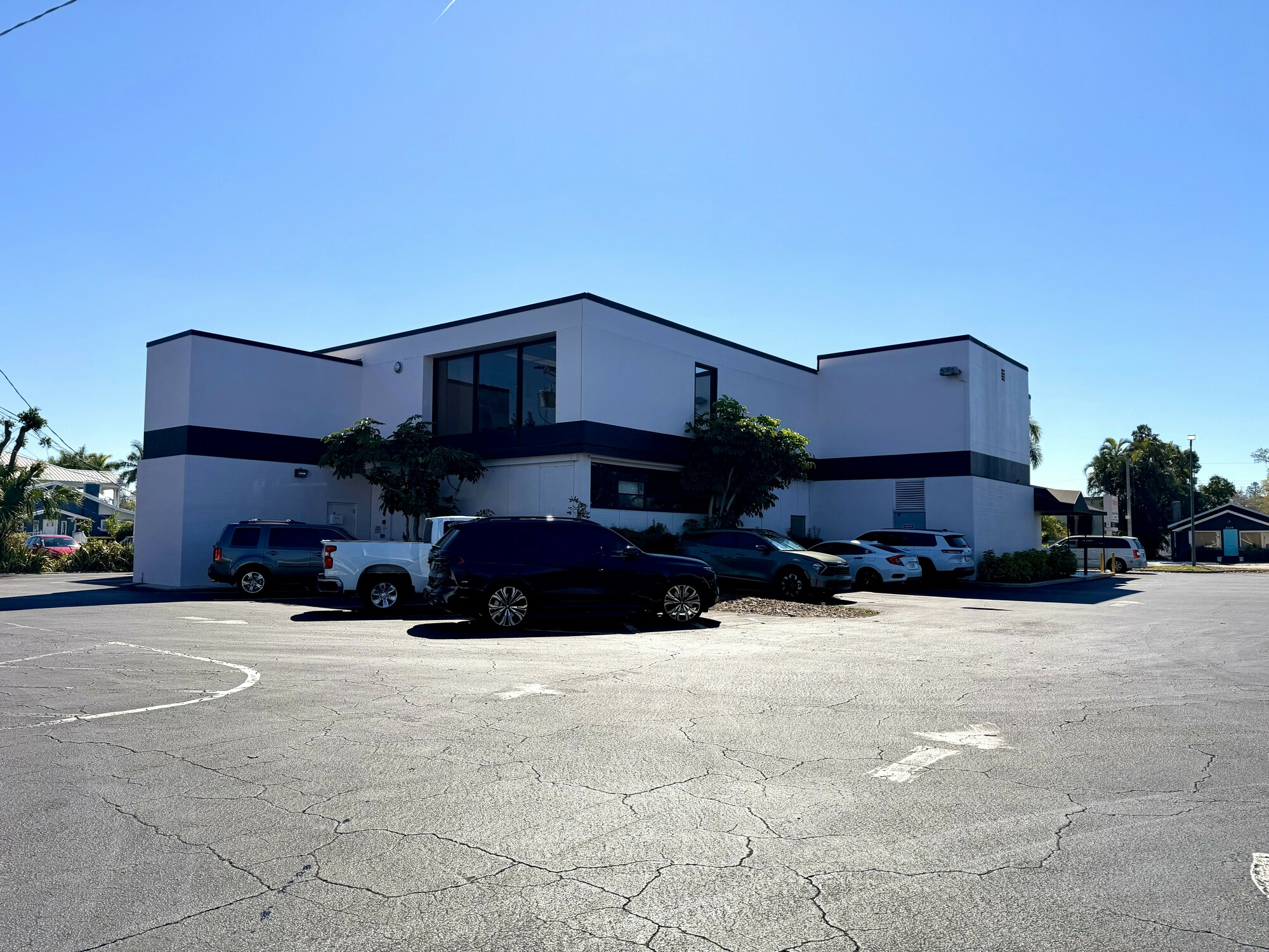 2424 Manatee Avenue West - photo 2 of 4