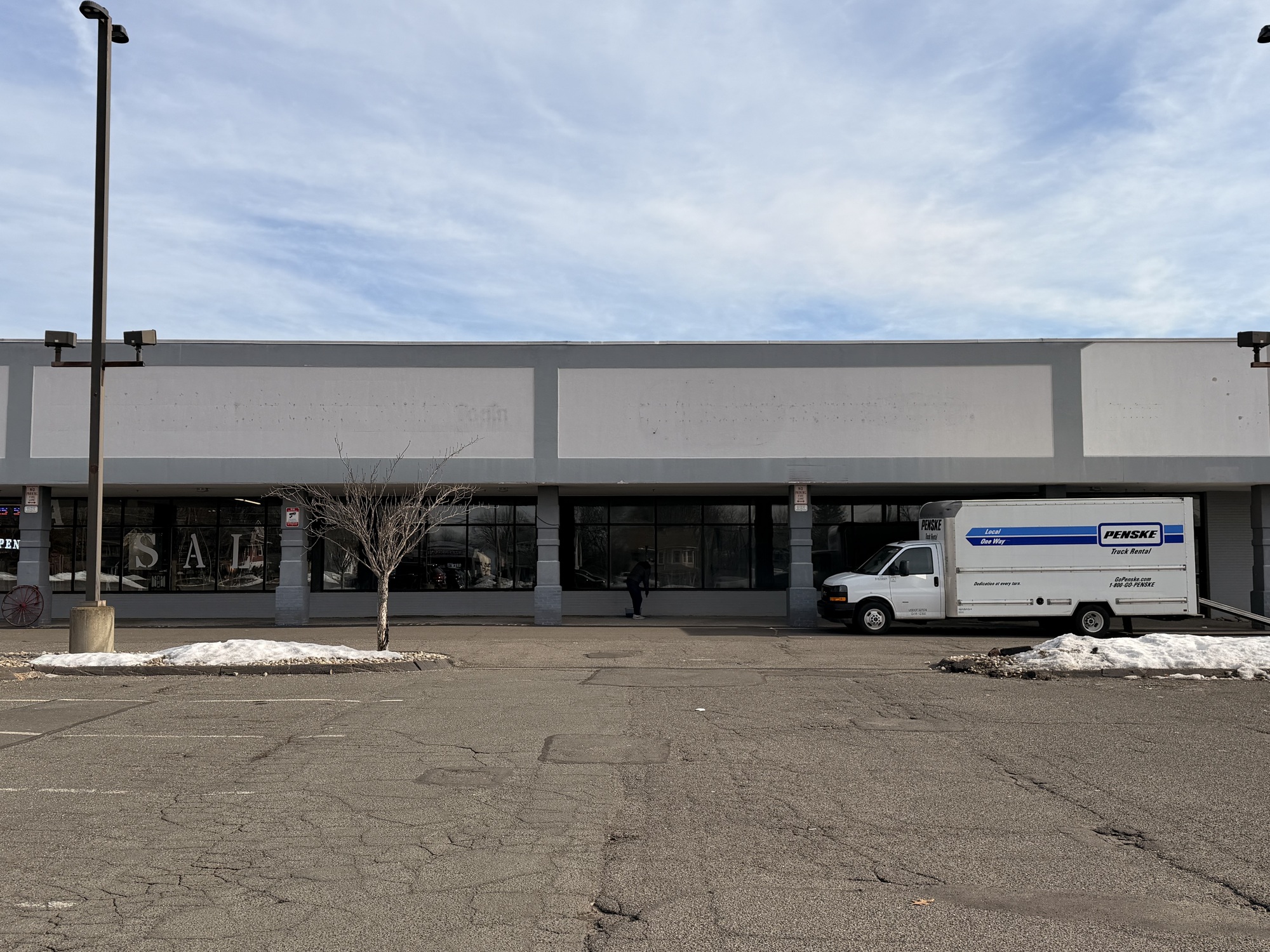 Junior Anchor Opportunity | 5,000 – 10,000 SF Flexible Retail Space, With optional 7,000 sqft of basement warehouse space available. 4