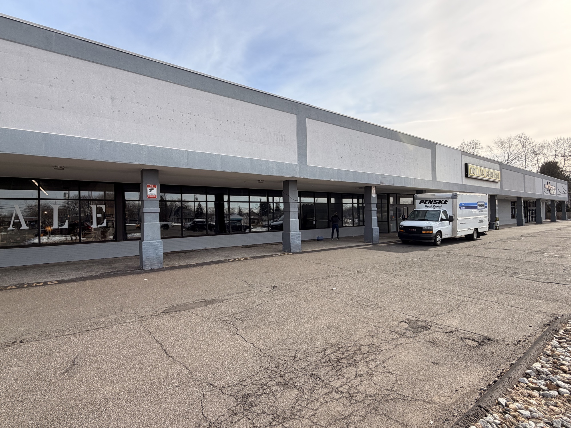 Junior Anchor Opportunity | 5,000 – 10,000 SF Flexible Retail Space, With optional 7,000 sqft of basement warehouse space available. 5