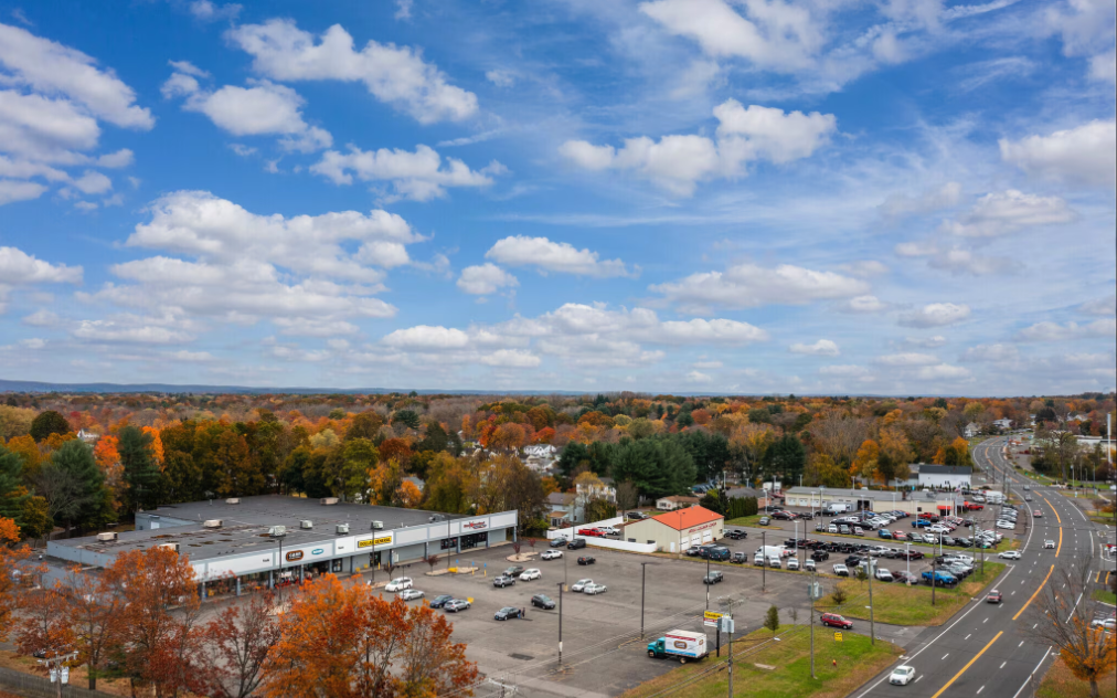 Junior Anchor Opportunity | 5,000 – 10,000 SF Flexible Retail Space, With optional 7,000 sqft of basement warehouse space available.
