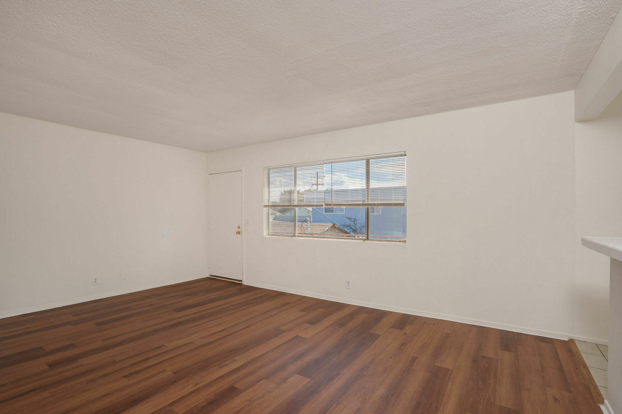 533 E Hyde Park Pl thumbnail 13