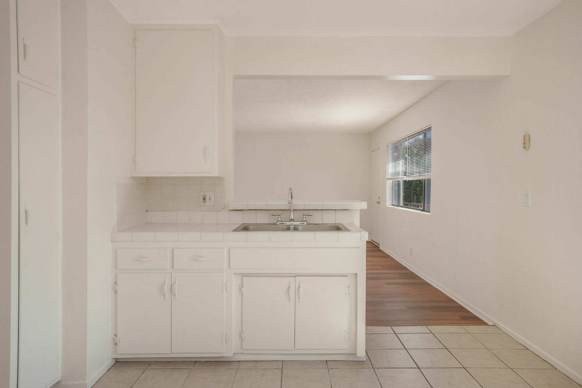 533 E Hyde Park Pl thumbnail 15