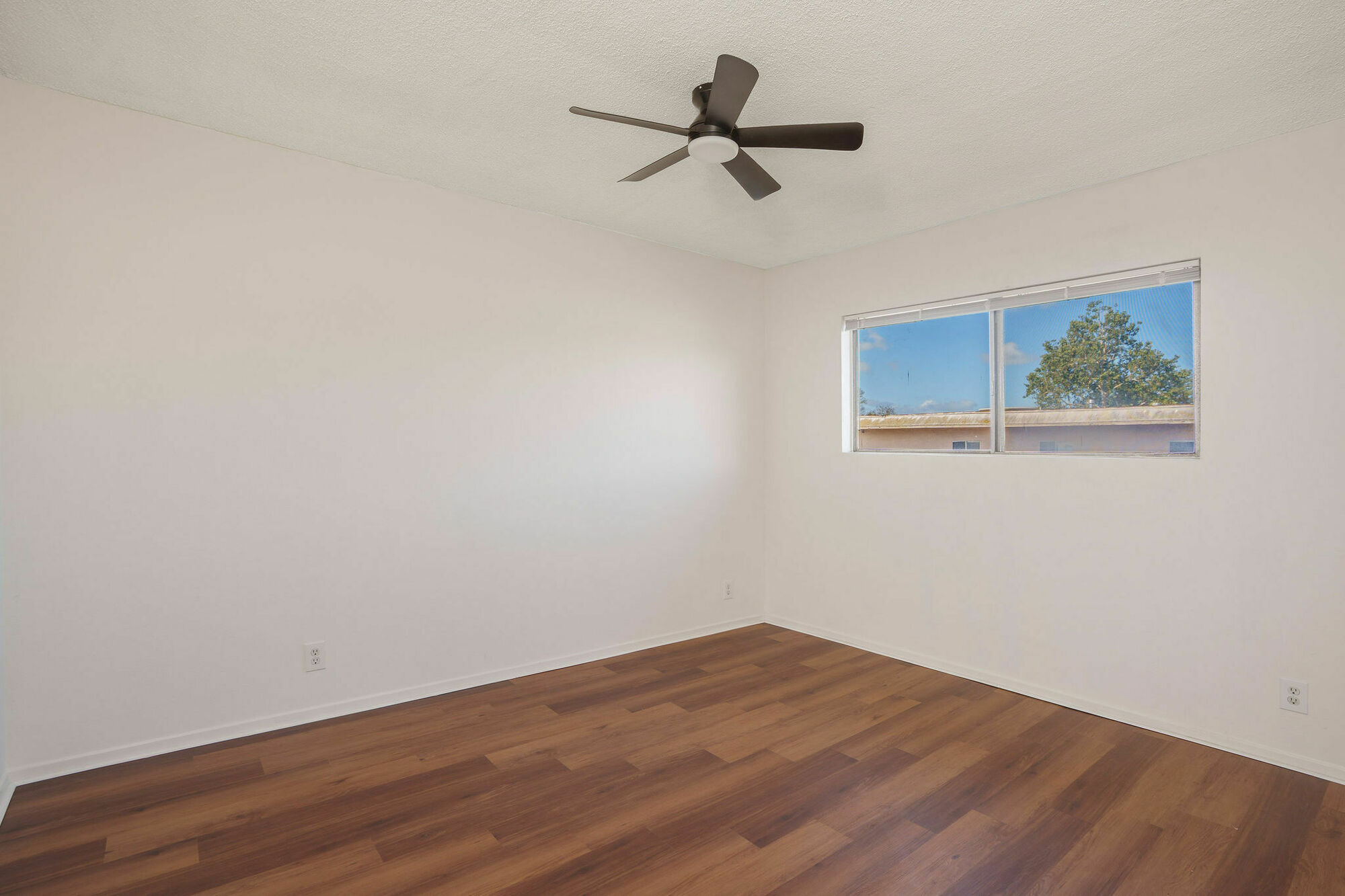 533 E Hyde Park Pl thumbnail 18