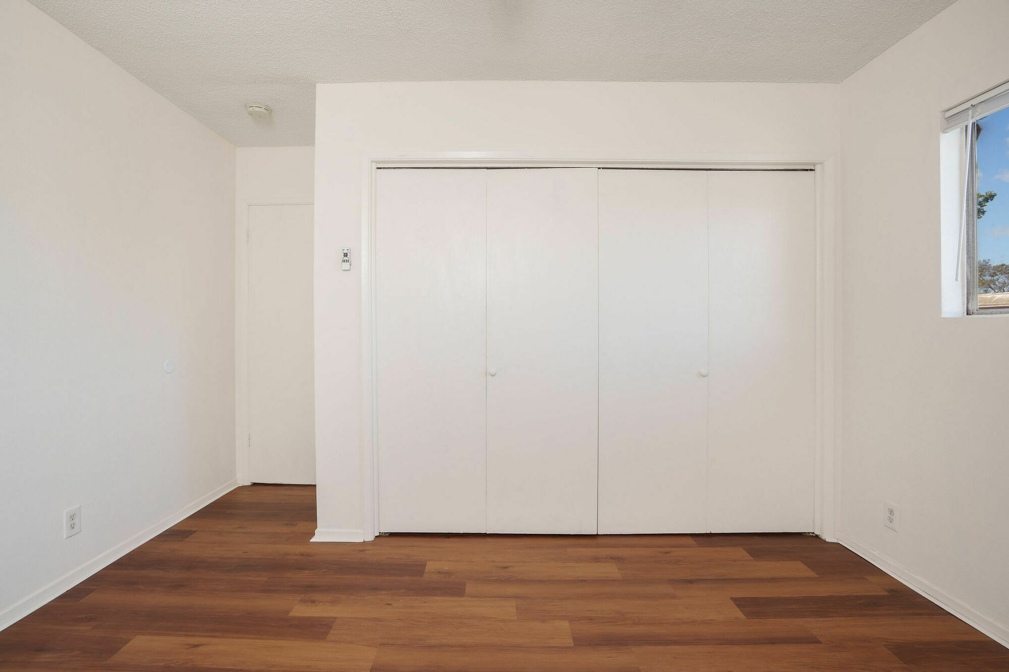 533 E Hyde Park Pl thumbnail 23