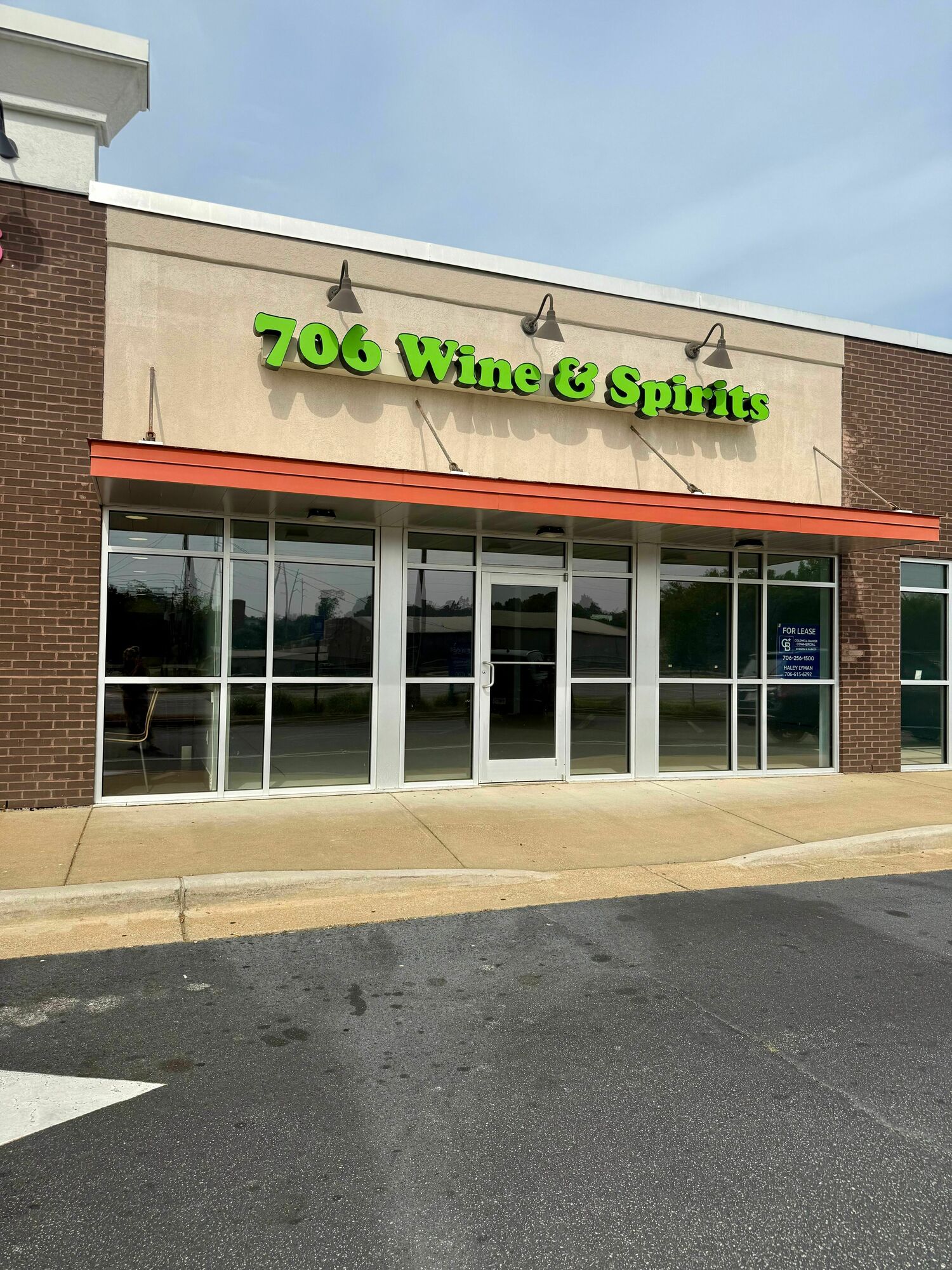 1523 Veterans Pkwy, Suite B