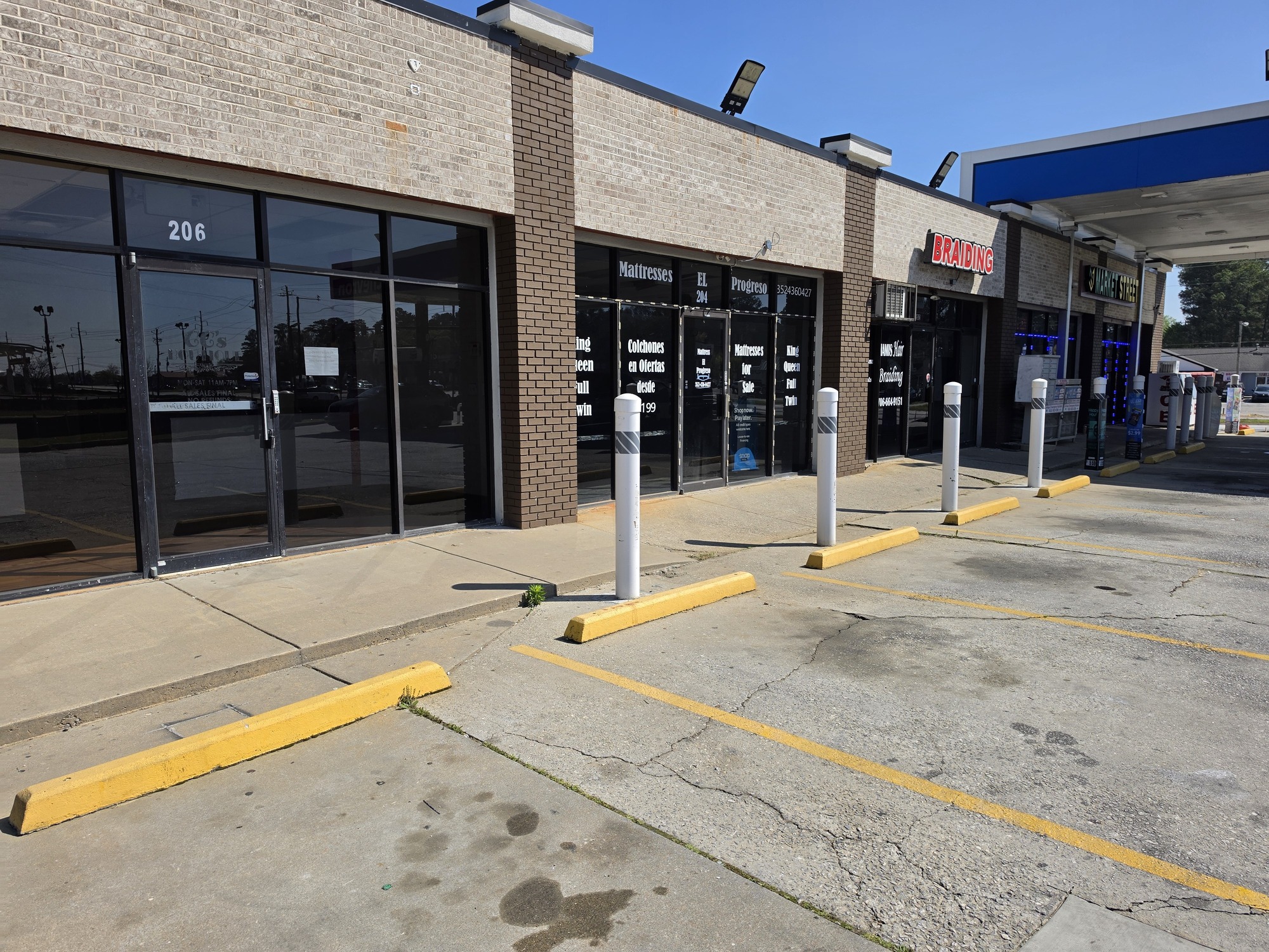 25000VPD Retail Space Available 3
