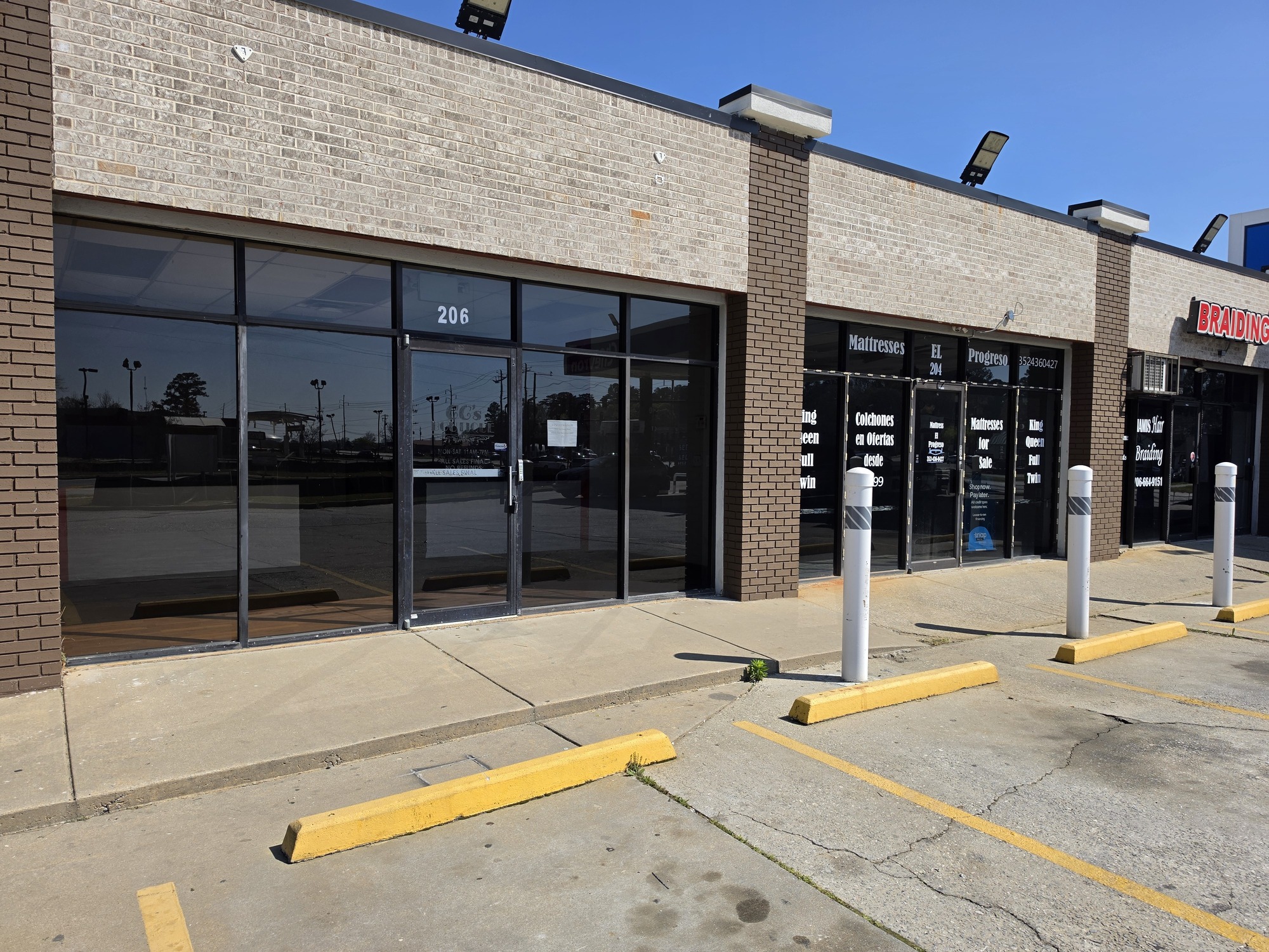 25000VPD Retail Space Available 4