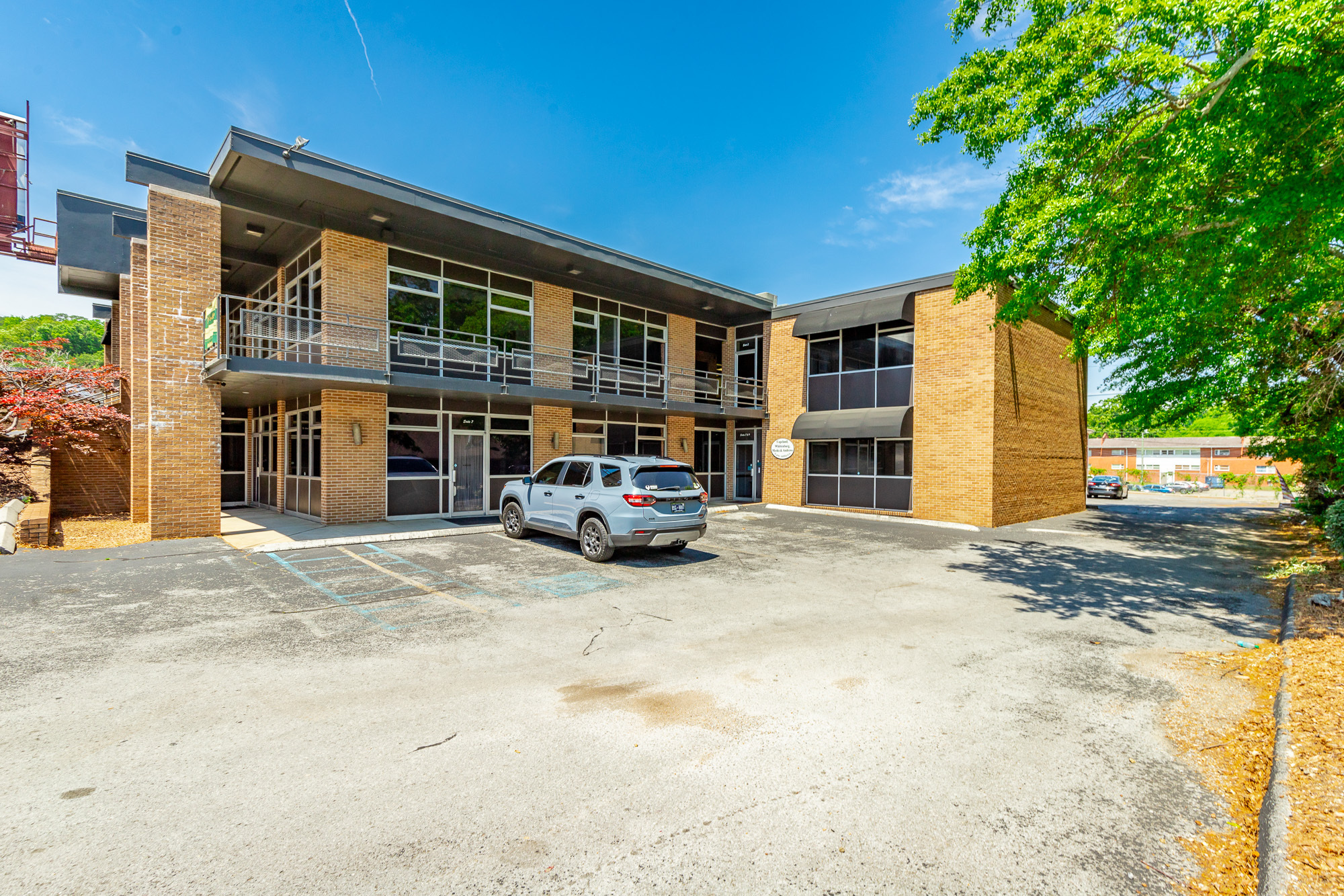 Gross Lease for Office Suites at 3505 Brainerd Rd 4