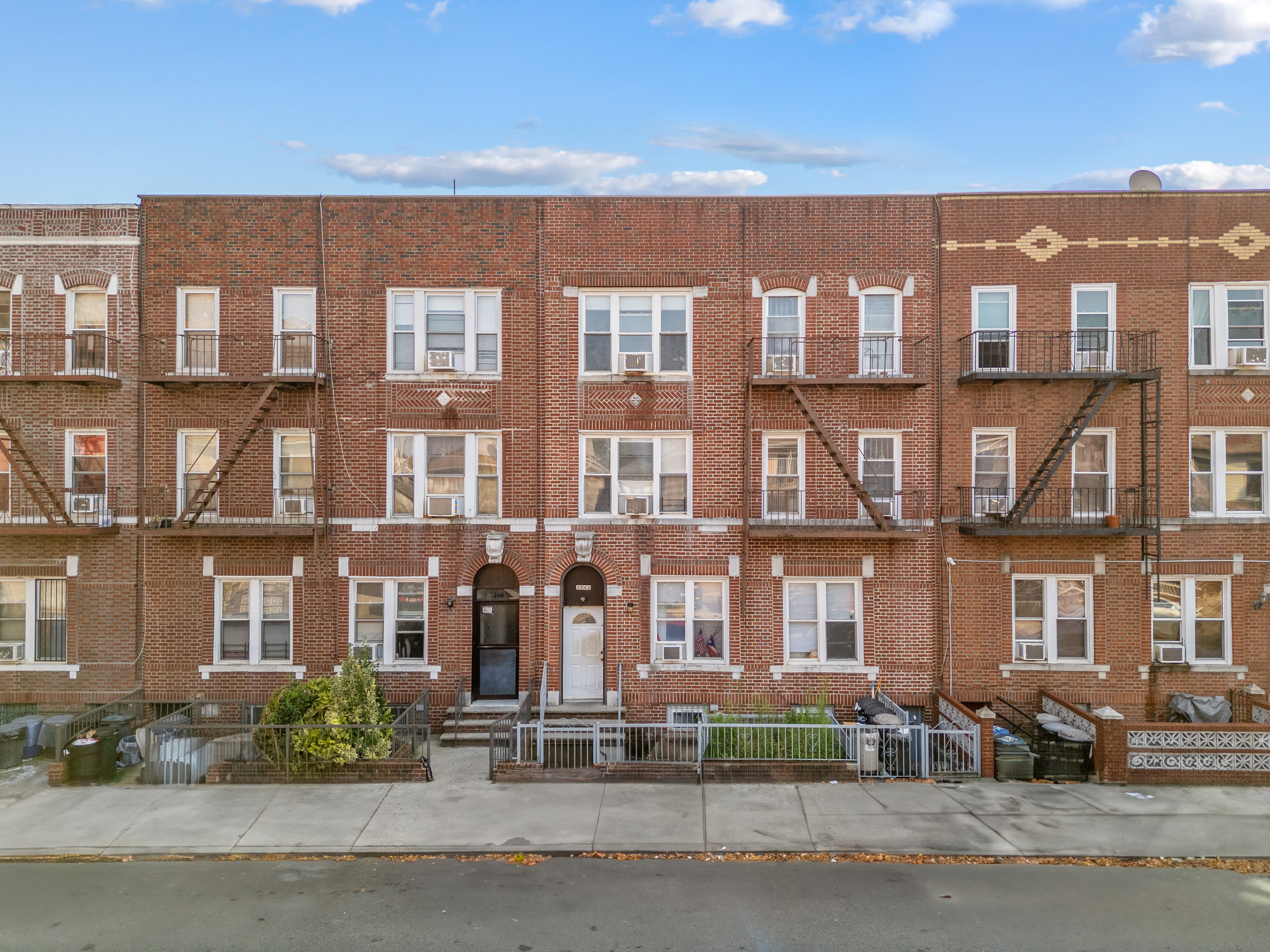 Free Market 6 Family Building for Sale