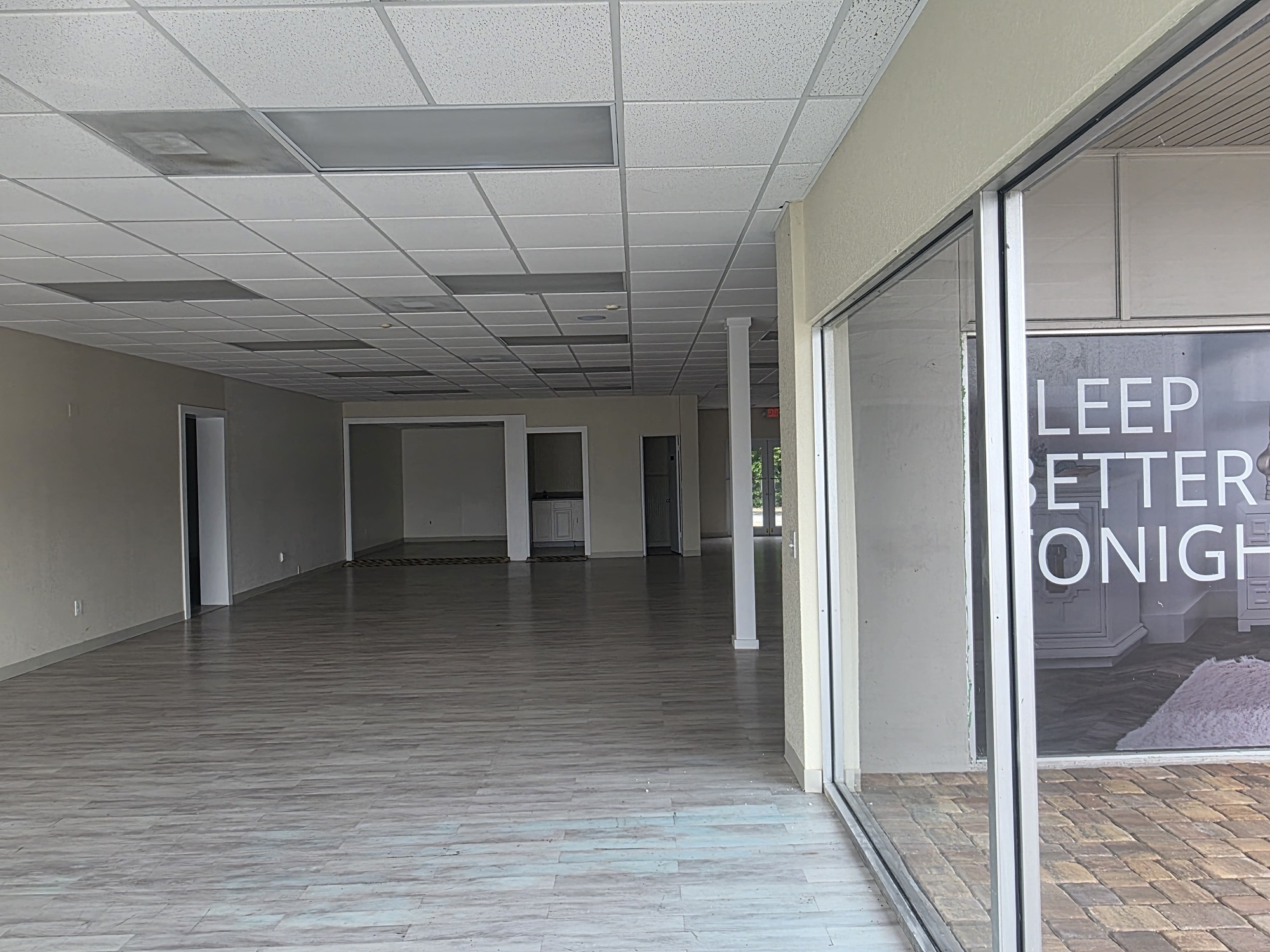 Freestanding Retail / Showroom Opportunity on US-192 3