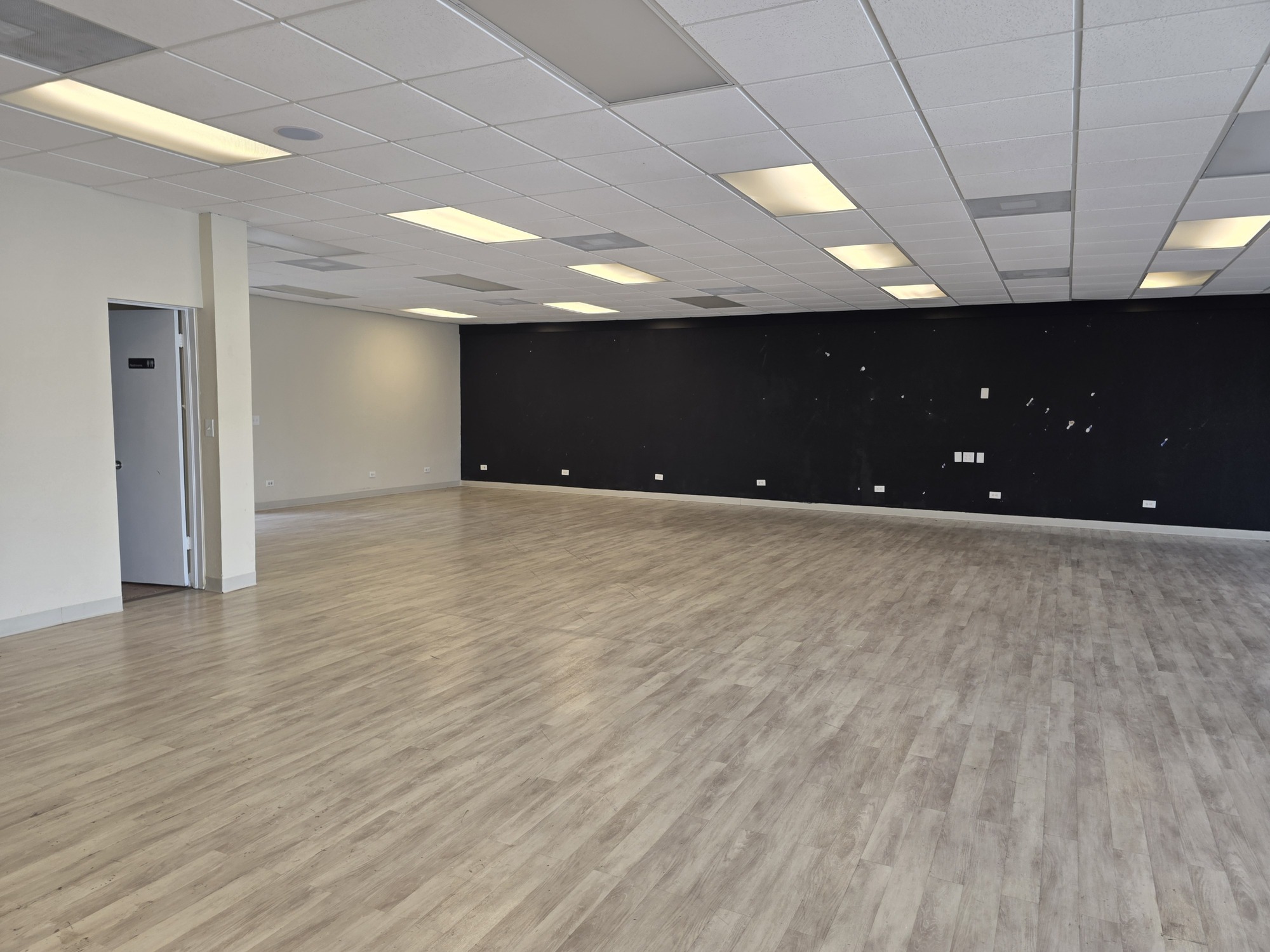 Freestanding Retail / Showroom Opportunity on US-192 5