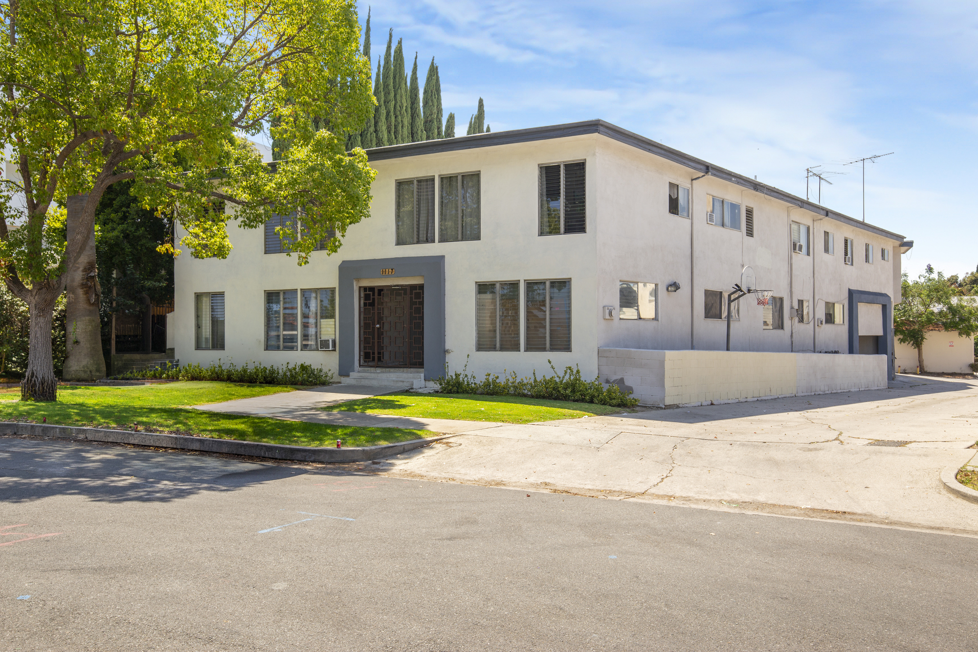12-unit multifamily property at 1117 S Spaulding Ave, Los Angeles, CA