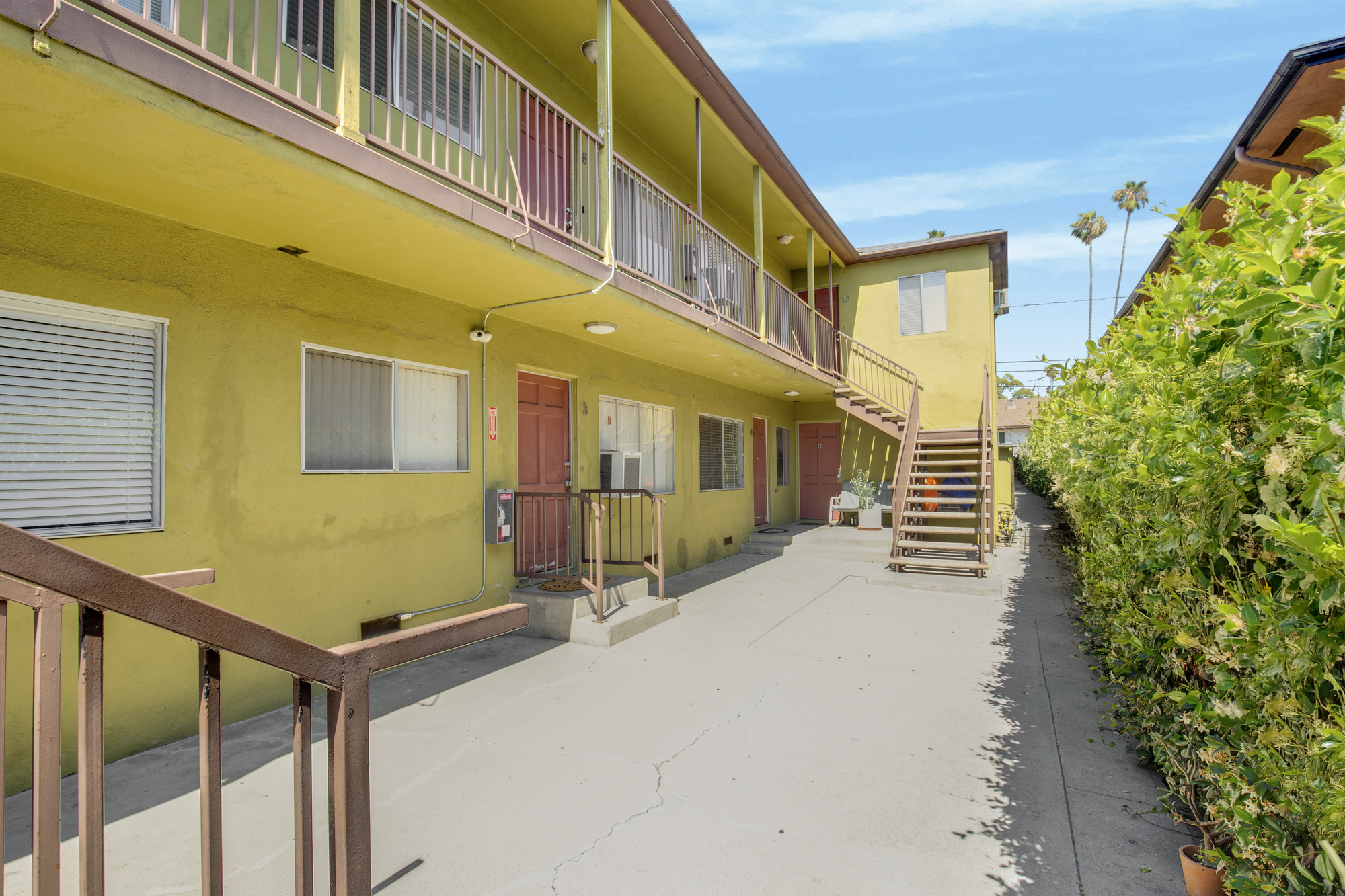 1646 N Harvard Blvd thumbnail 4