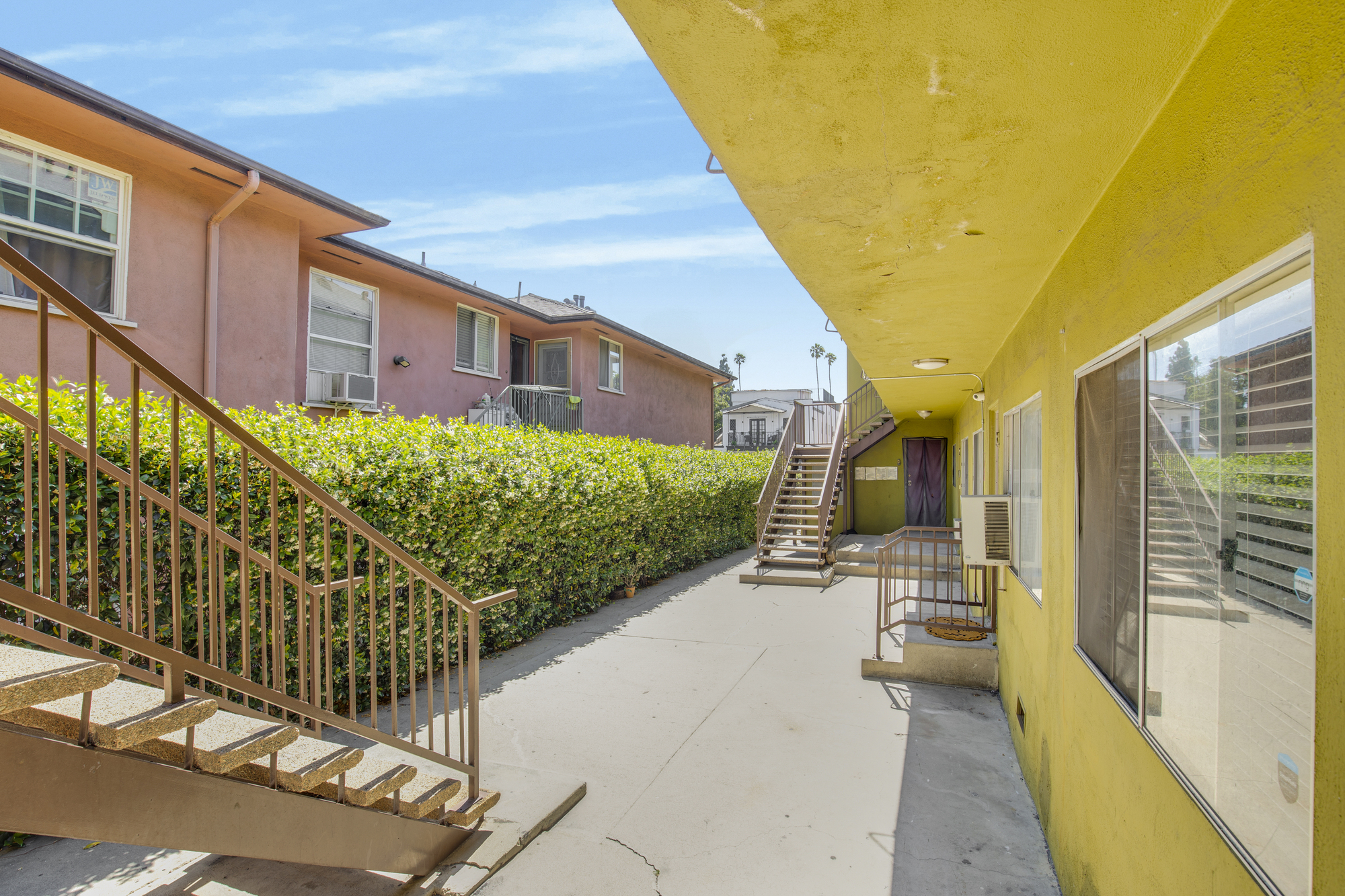 1646 N Harvard Blvd thumbnail 5