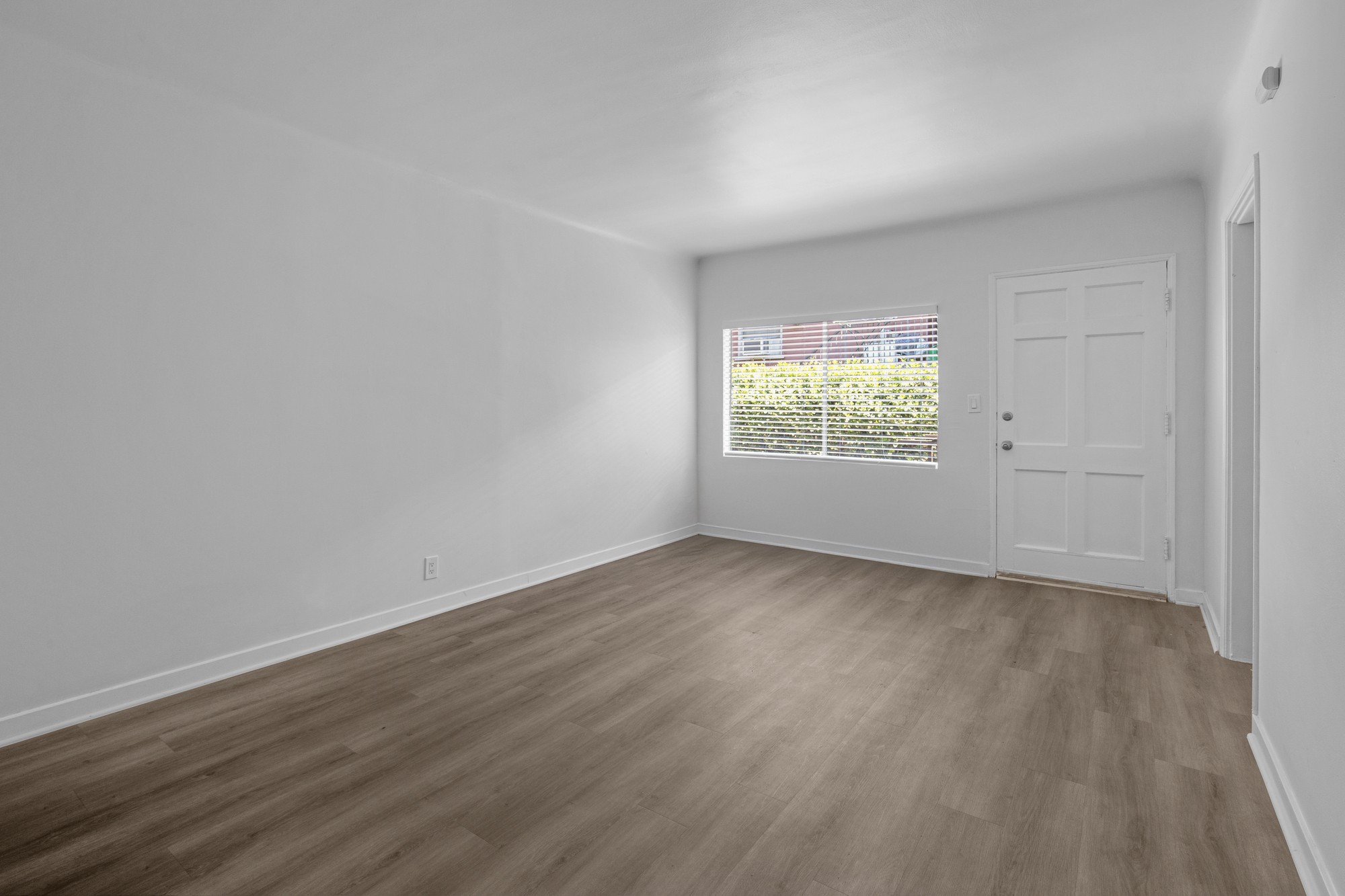 1646 N Harvard Blvd thumbnail 10