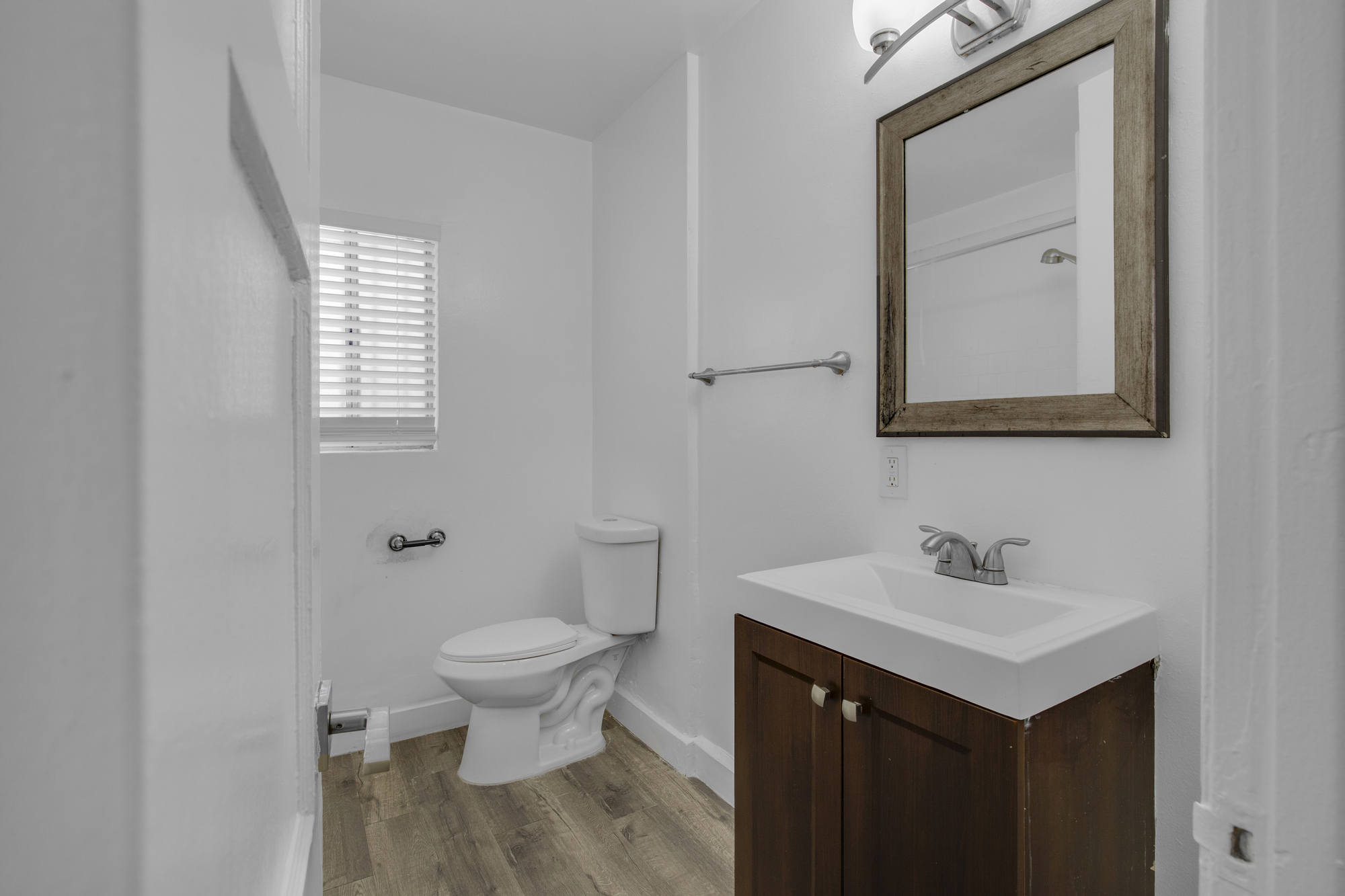 1646 N Harvard Blvd thumbnail 11