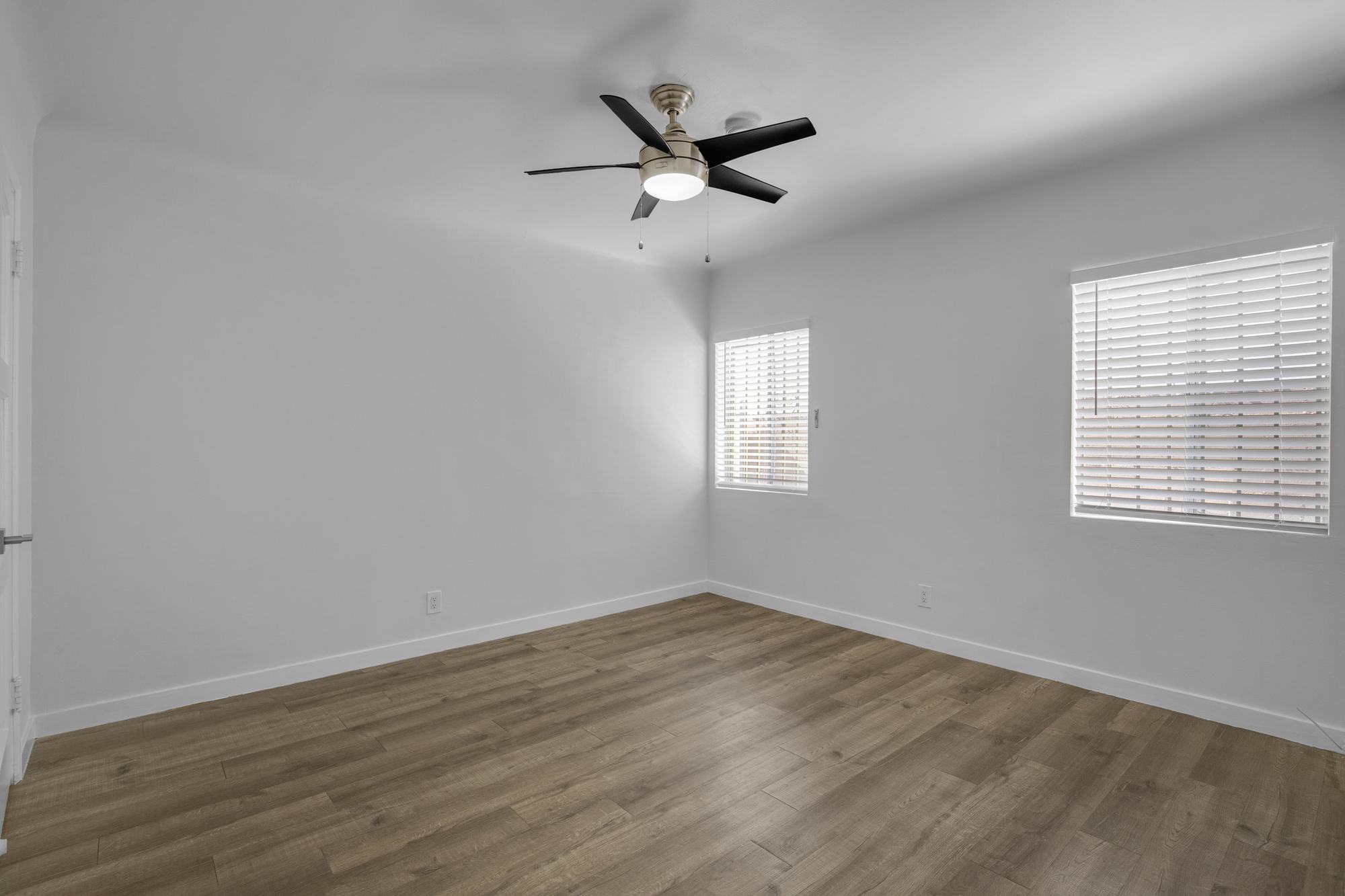 1646 N Harvard Blvd thumbnail 12