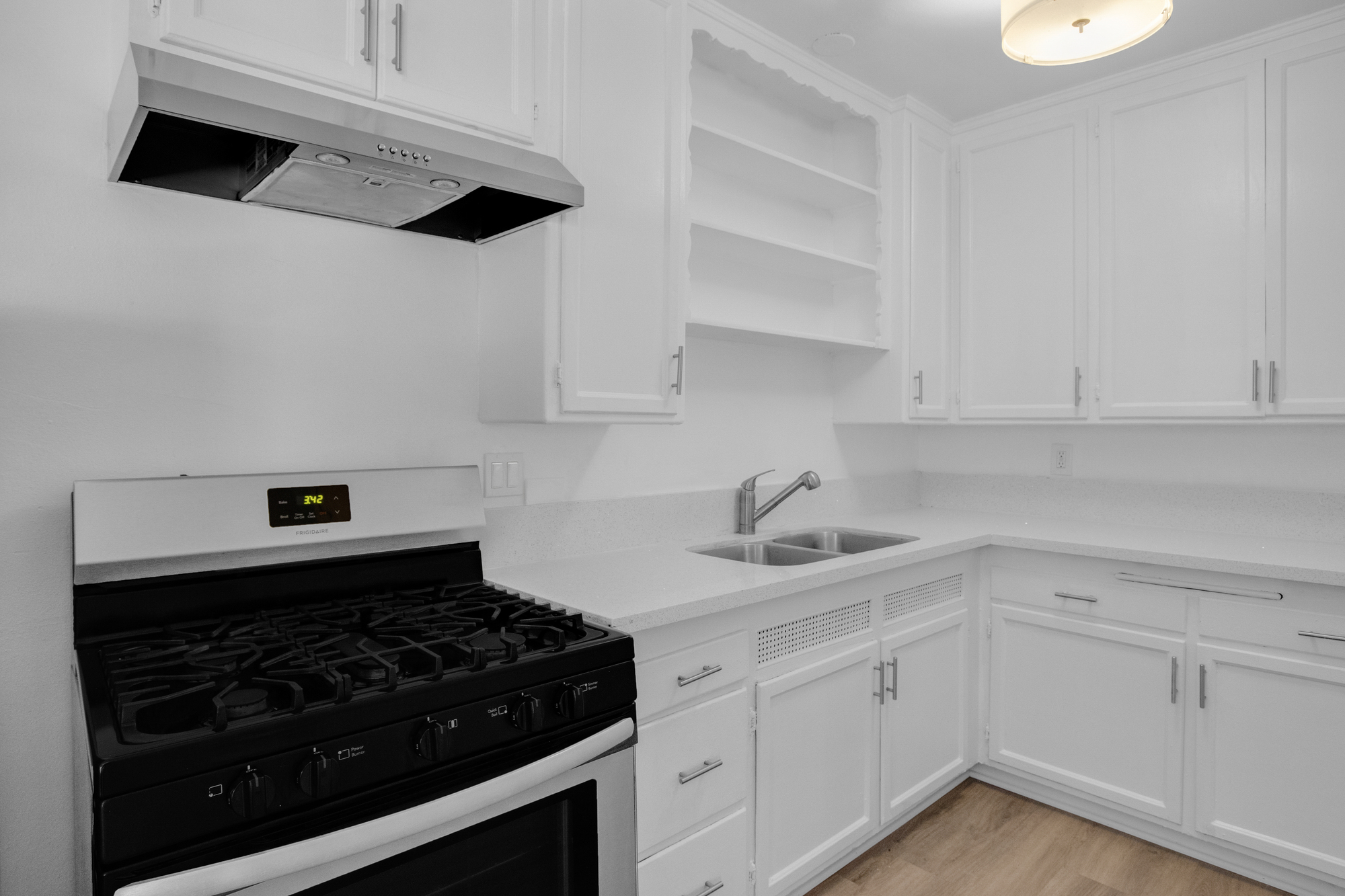 1646 N Harvard Blvd thumbnail 16