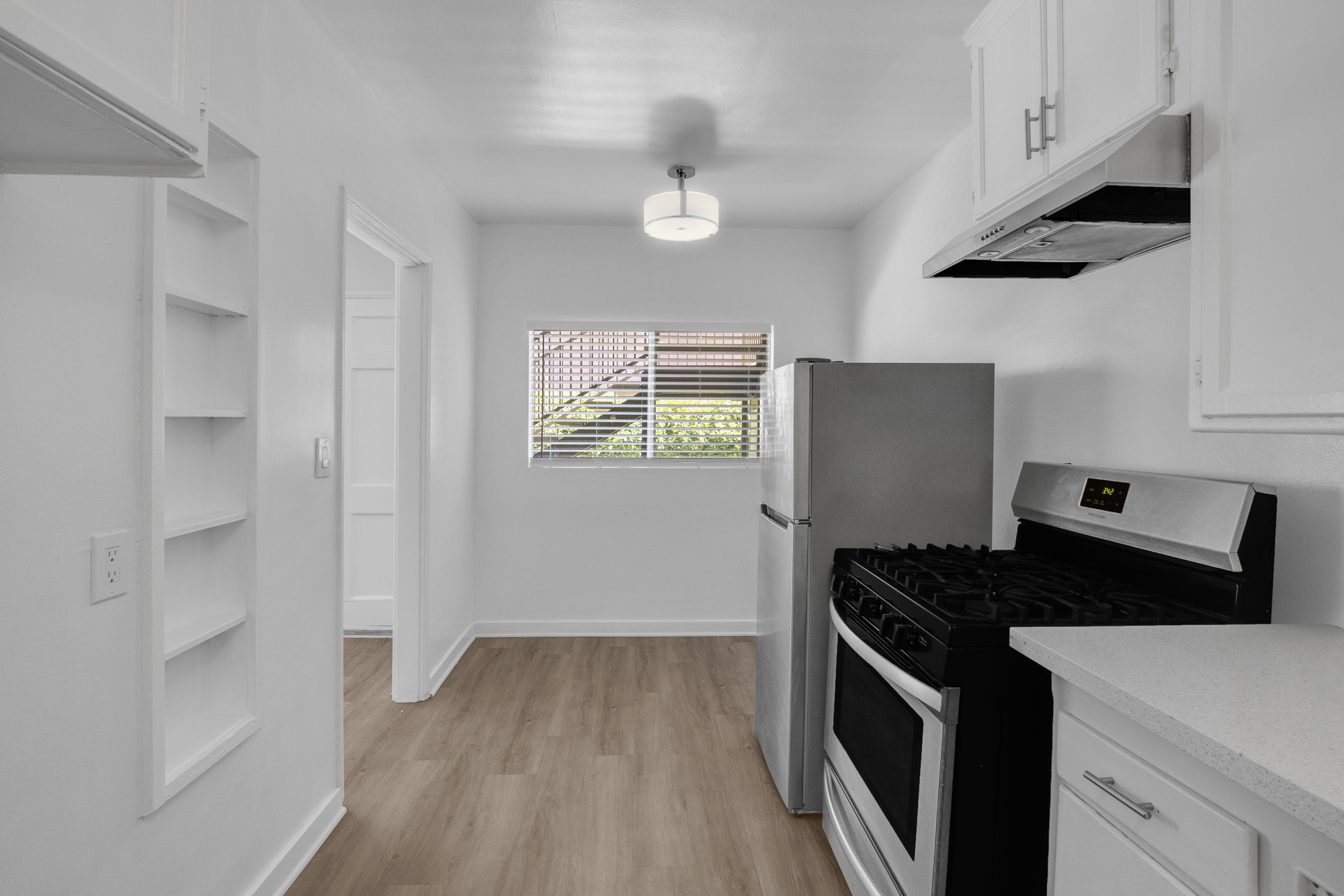 1646 N Harvard Blvd thumbnail 17