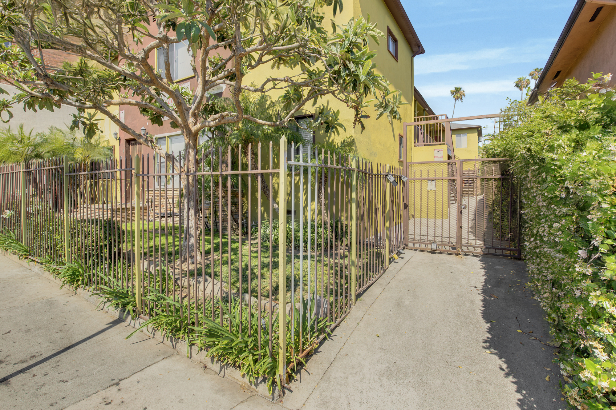 1646 N Harvard Blvd thumbnail 18
